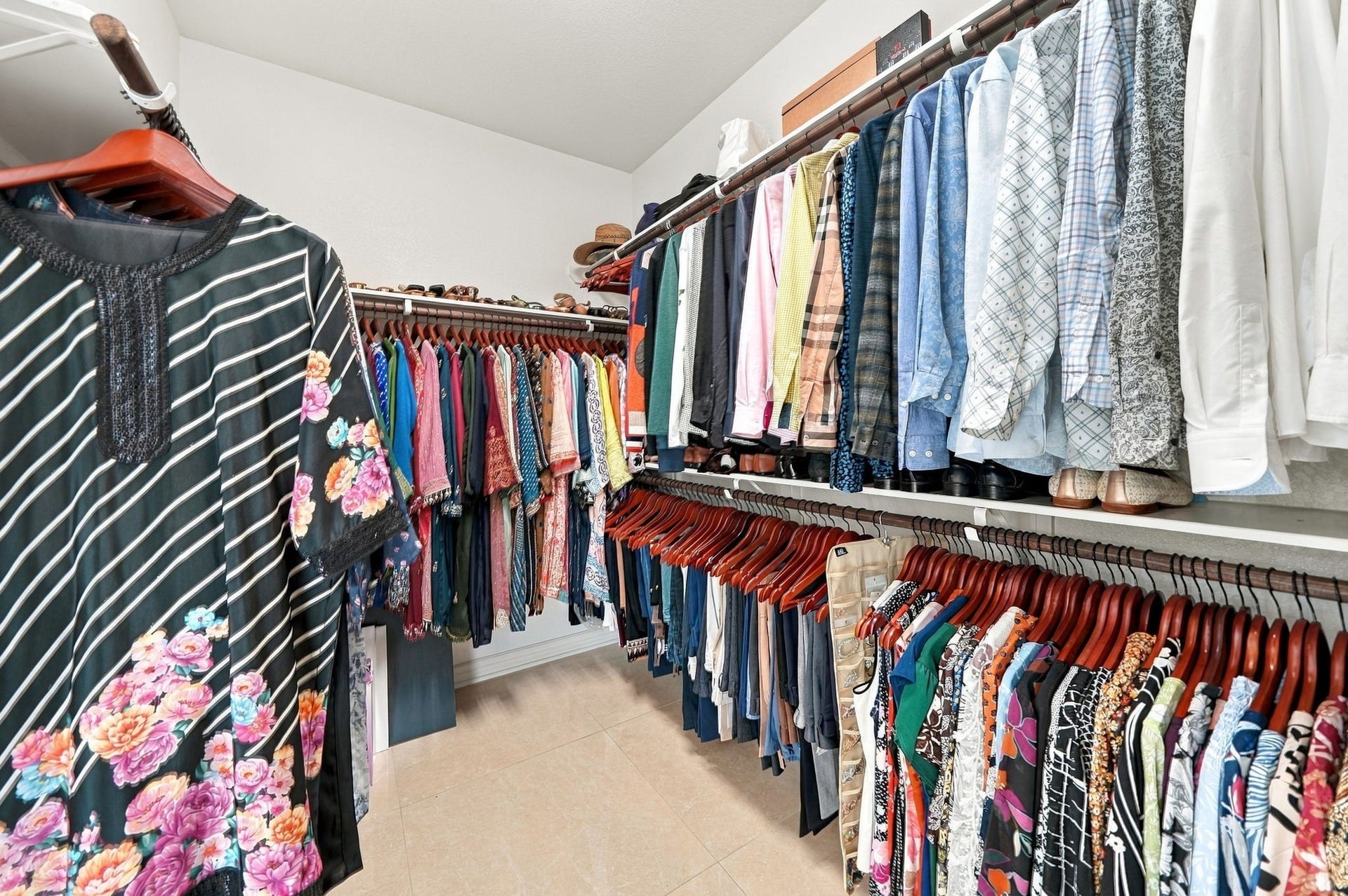 5411 Oban Terrace Lane, Sugar Land, TX 77479 Imagine having your favorite outfits neatly arranged and easy to find in this well-designed primary closet with plenty of hanging space.