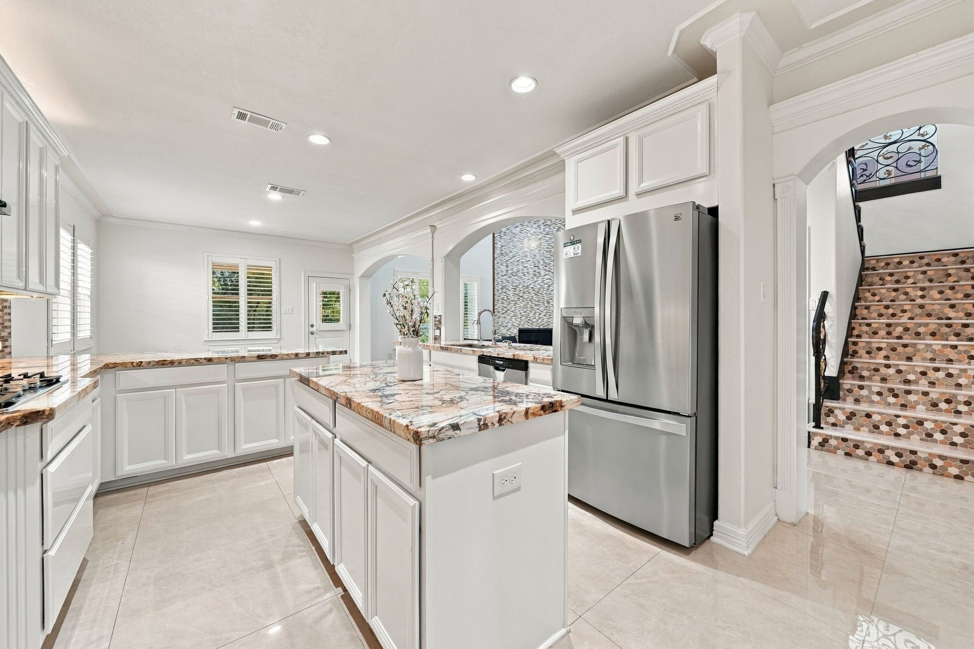5411 Oban Terrace Lane, Sugar Land, TX 77479 Designed to bring everyone together, this kitchen connects seamlessly with the dining room, living area, and breakfast nook, making everyday life and entertaining a pleasure.
