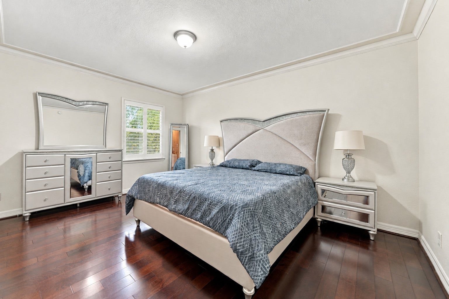 5411 Oban Terrace Lane, Sugar Land, TX 77479 The third bedroom offers a peaceful place to recharge, with rich wood flooring, and natural light.