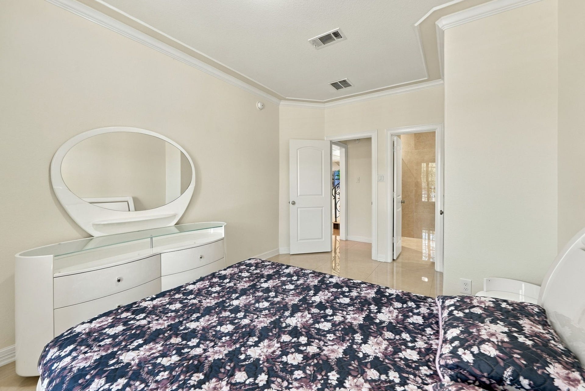 5411 Oban Terrace Lane, Sugar Land, TX 77479 Give your guests the comfort of their own retreat with this ground-floor bedroom and attached bathroom, making overnight stays feel more like home.