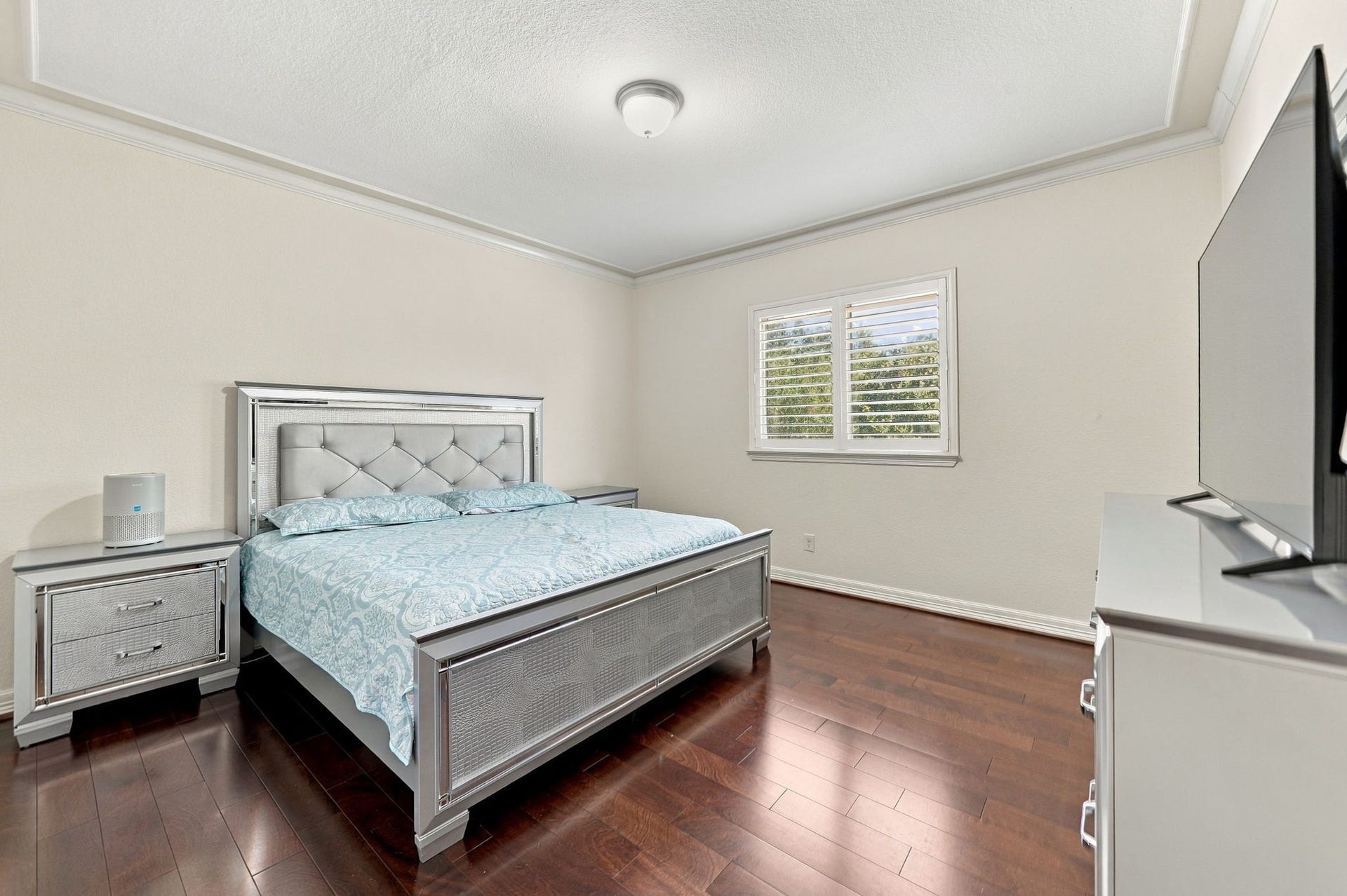 5411 Oban Terrace Lane, Sugar Land, TX 77479 Make this fourth bedroom your own, whether you need a comfortable guest room, a growing familys bedroom, or a quiet personal retreat.