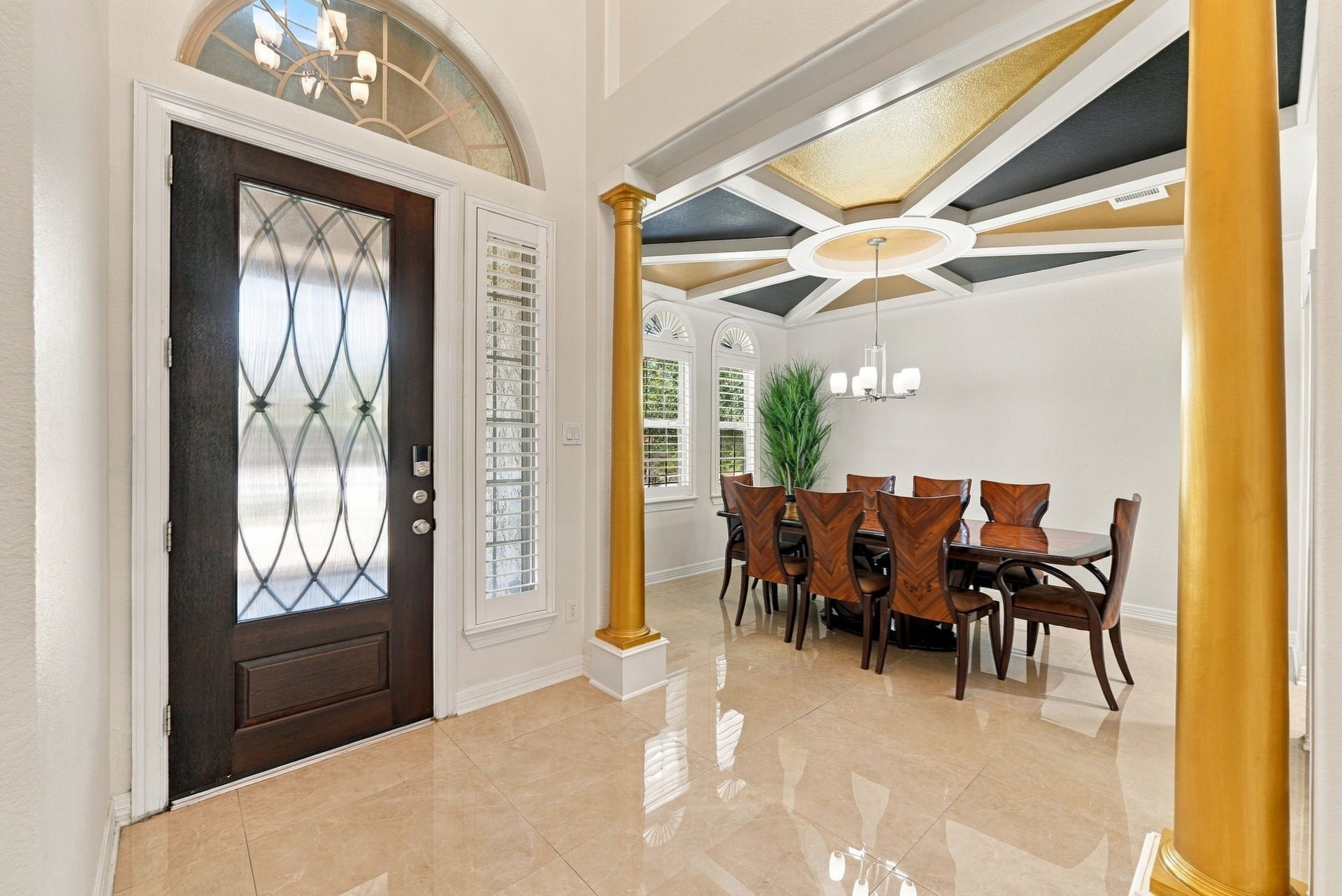 5411 Oban Terrace Lane, Sugar Land, TX 77479 A captivating entrance opens to a beautifully appointed formal dining area, setting the scene for unforgettable dinners and special celebrations.