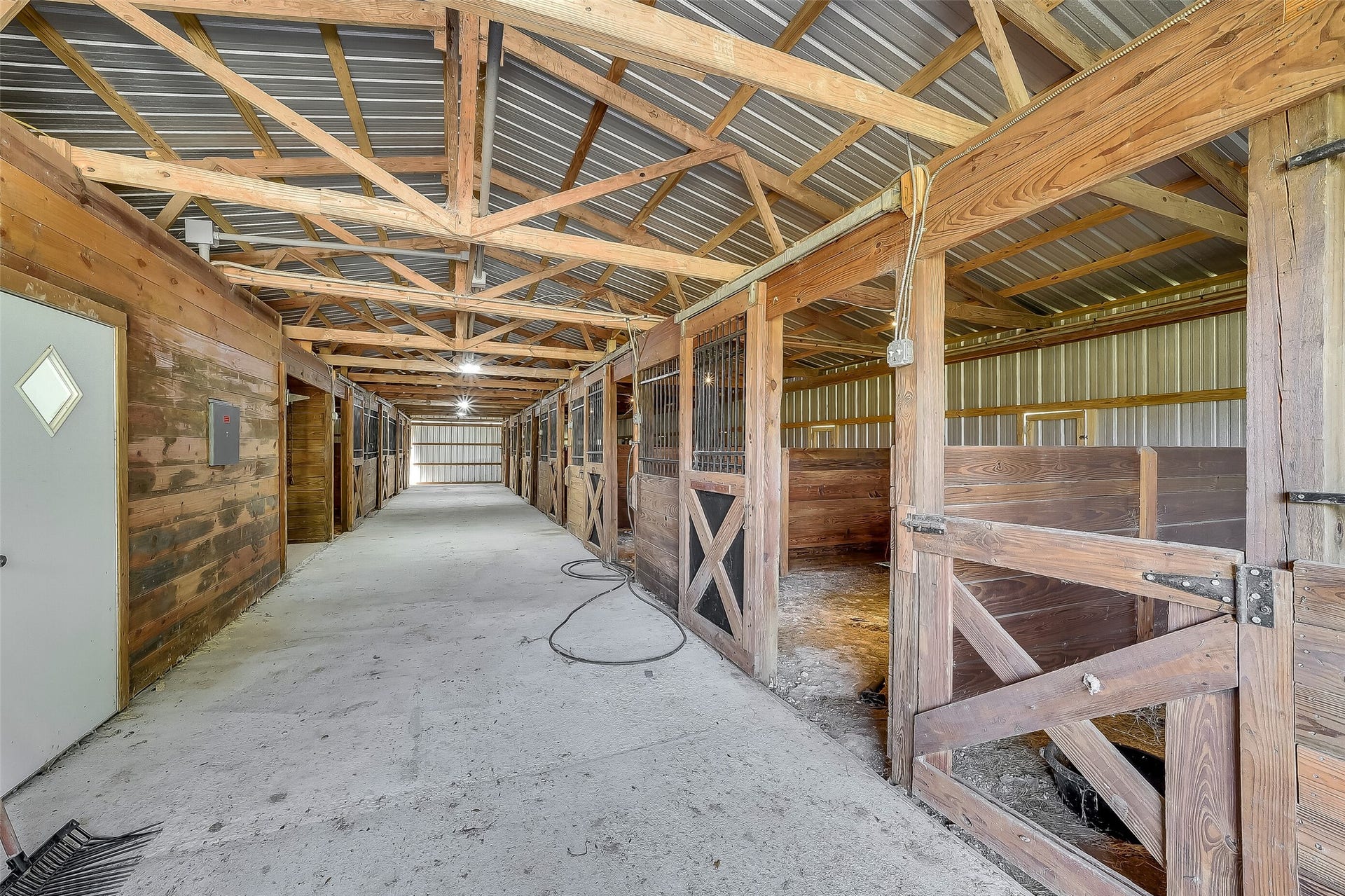 5685 County Road 823, West Columbia, TX 77486 5685 County Road 823, West Columbia, TX 77486
