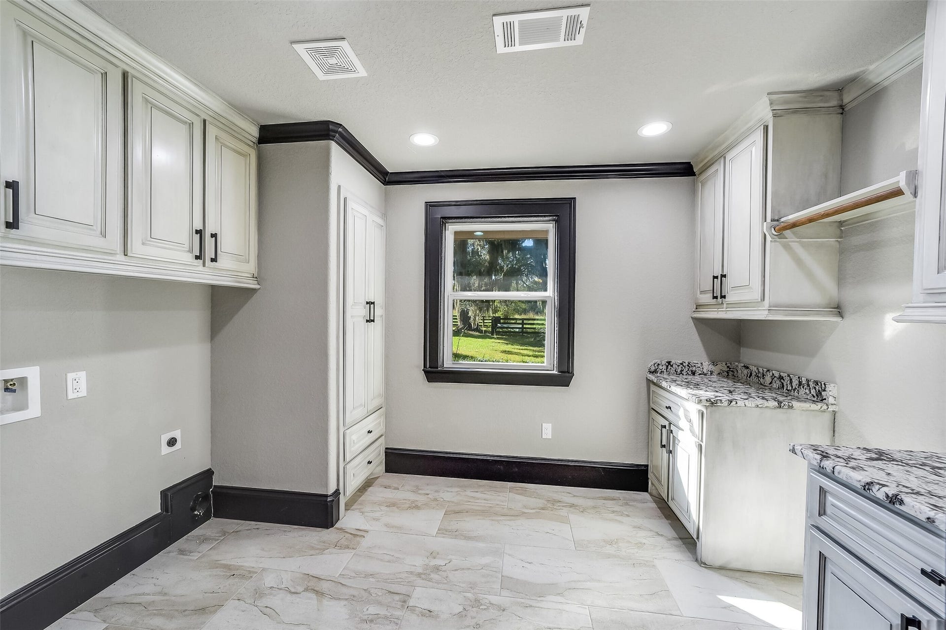 5685 County Road 823, West Columbia, TX 77486 5685 County Road 823, West Columbia, TX 77486