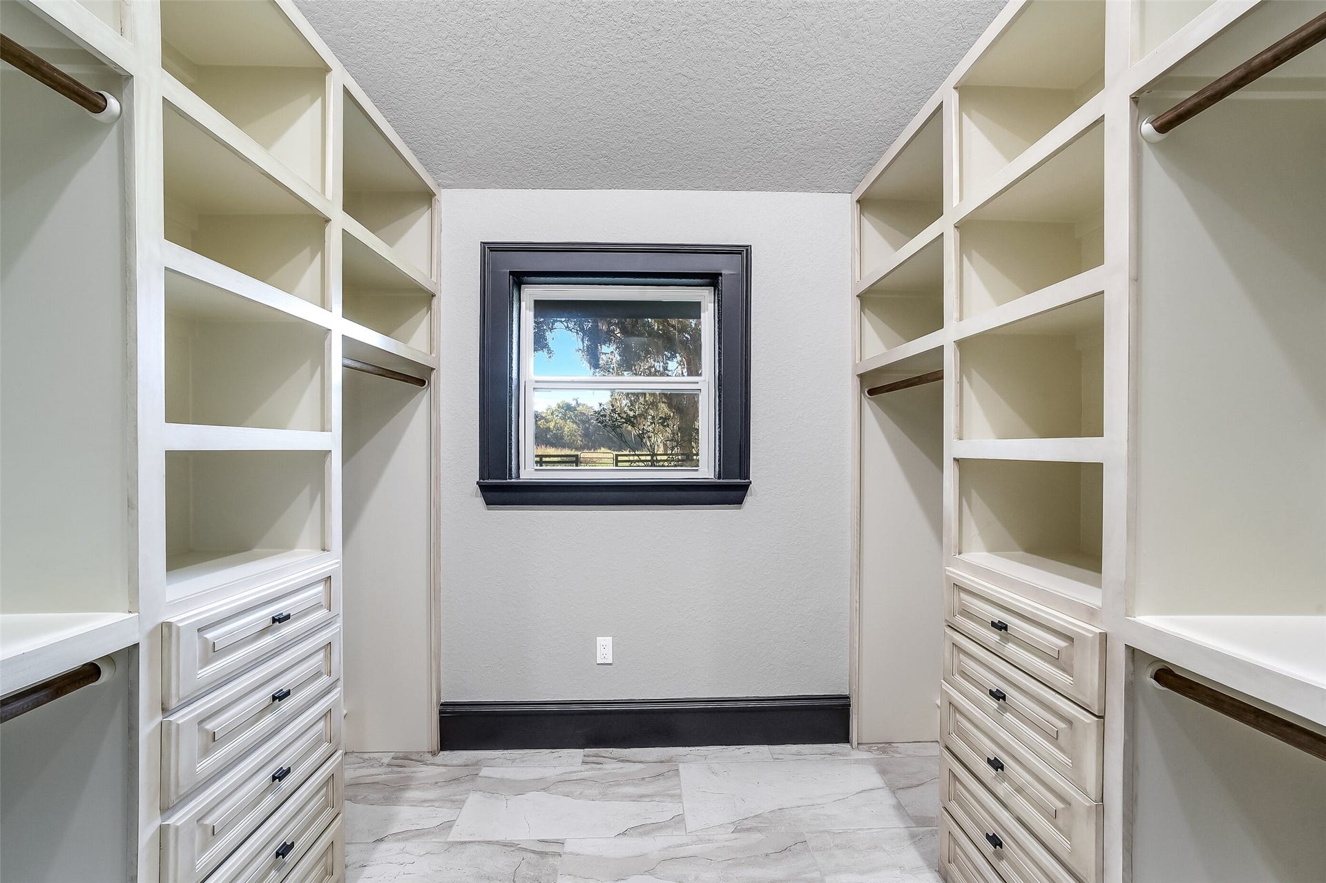 5685 County Road 823, West Columbia, TX 77486 5685 County Road 823, West Columbia, TX 77486