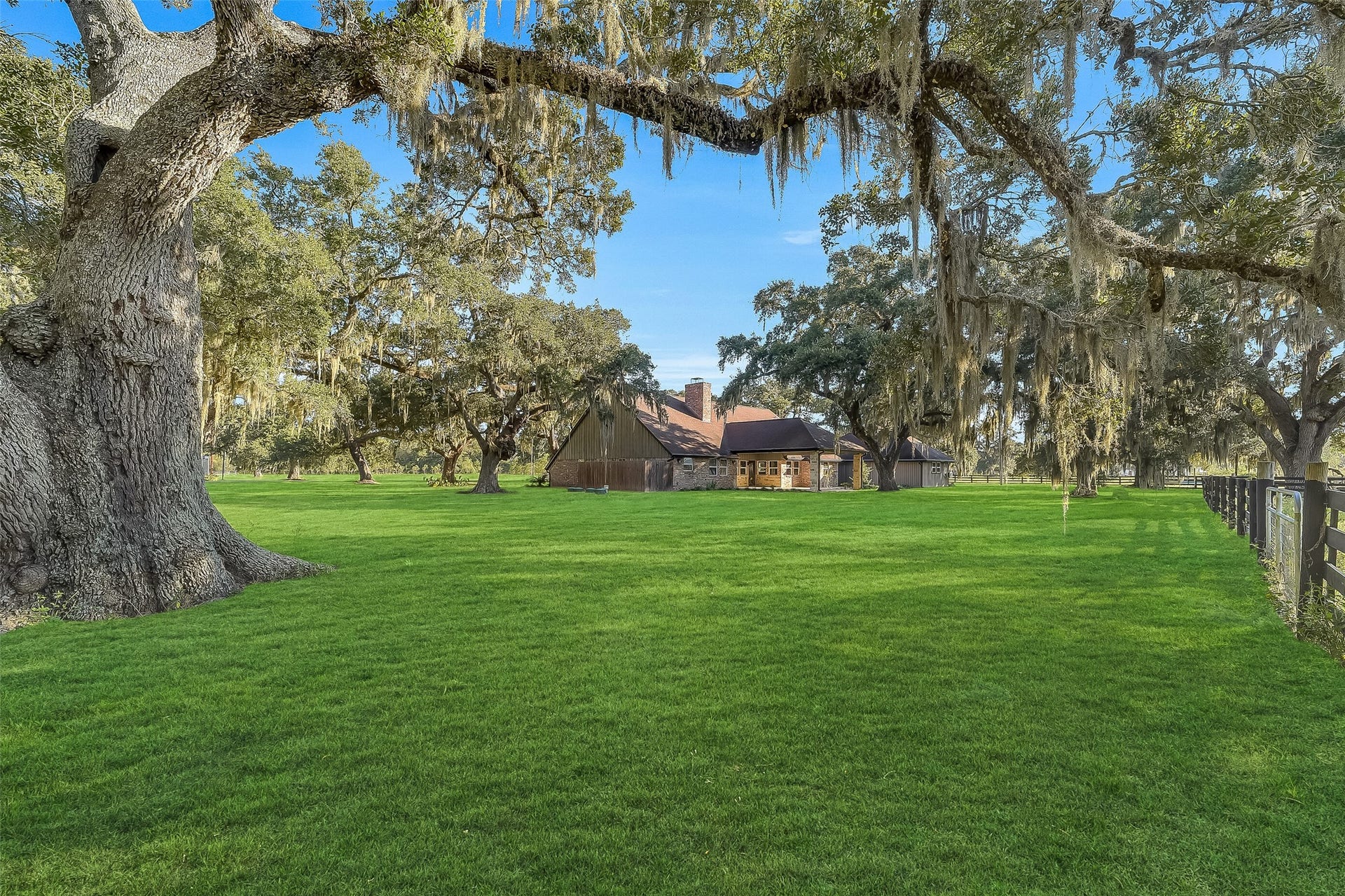 5685 County Road 823, West Columbia, TX 77486 5685 County Road 823, West Columbia, TX 77486