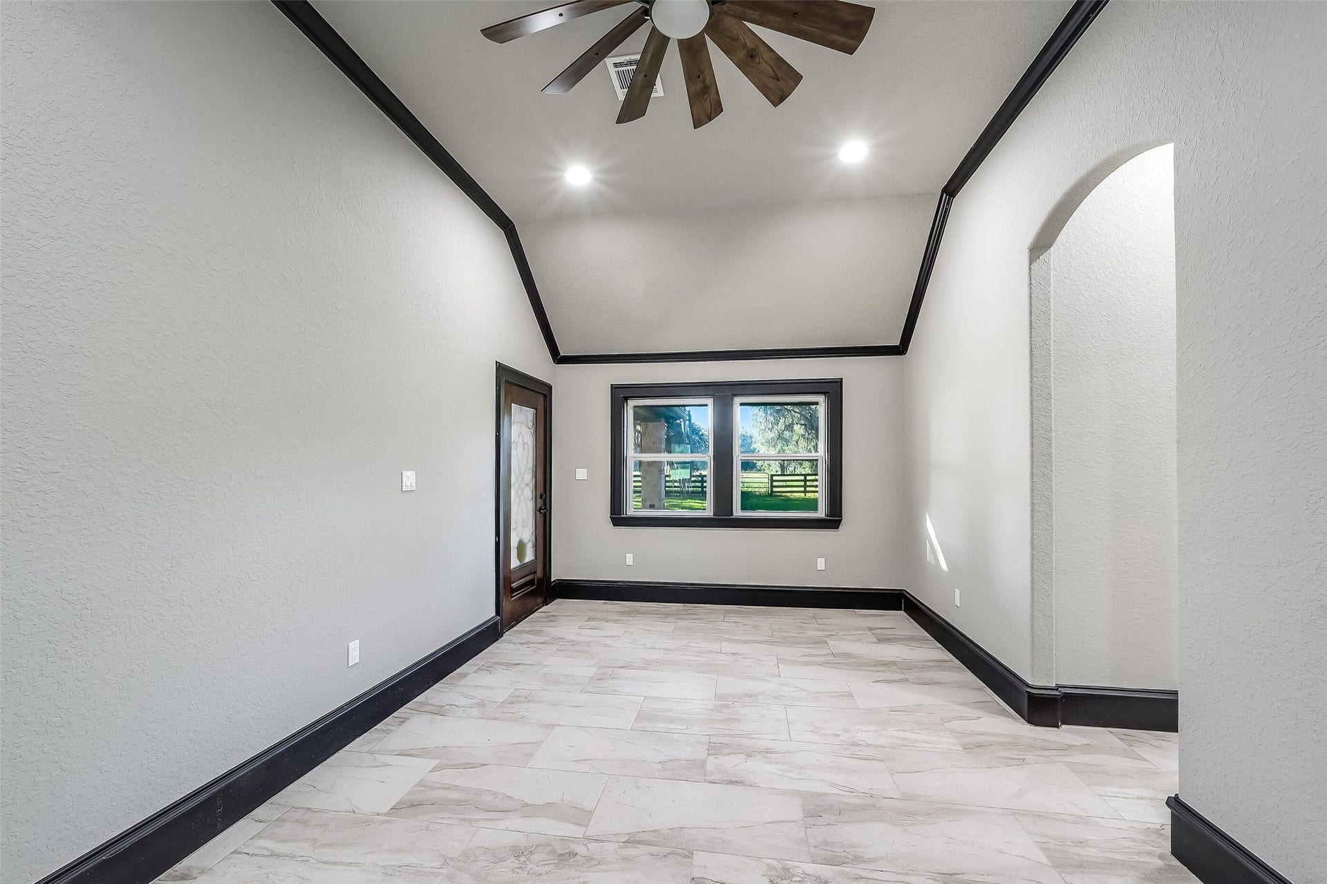 5685 County Road 823, West Columbia, TX 77486 5685 County Road 823, West Columbia, TX 77486