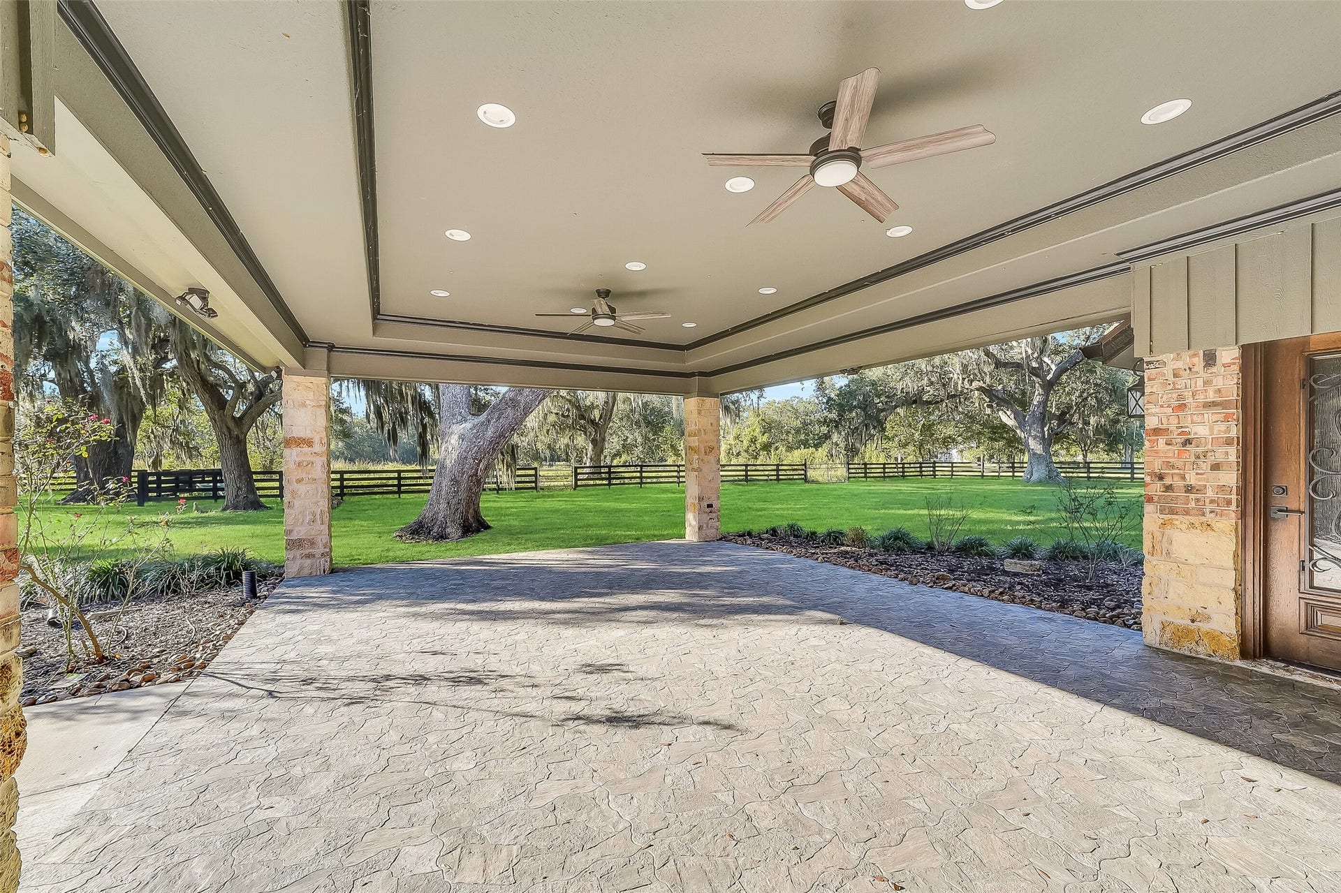 5685 County Road 823, West Columbia, TX 77486 5685 County Road 823, West Columbia, TX 77486