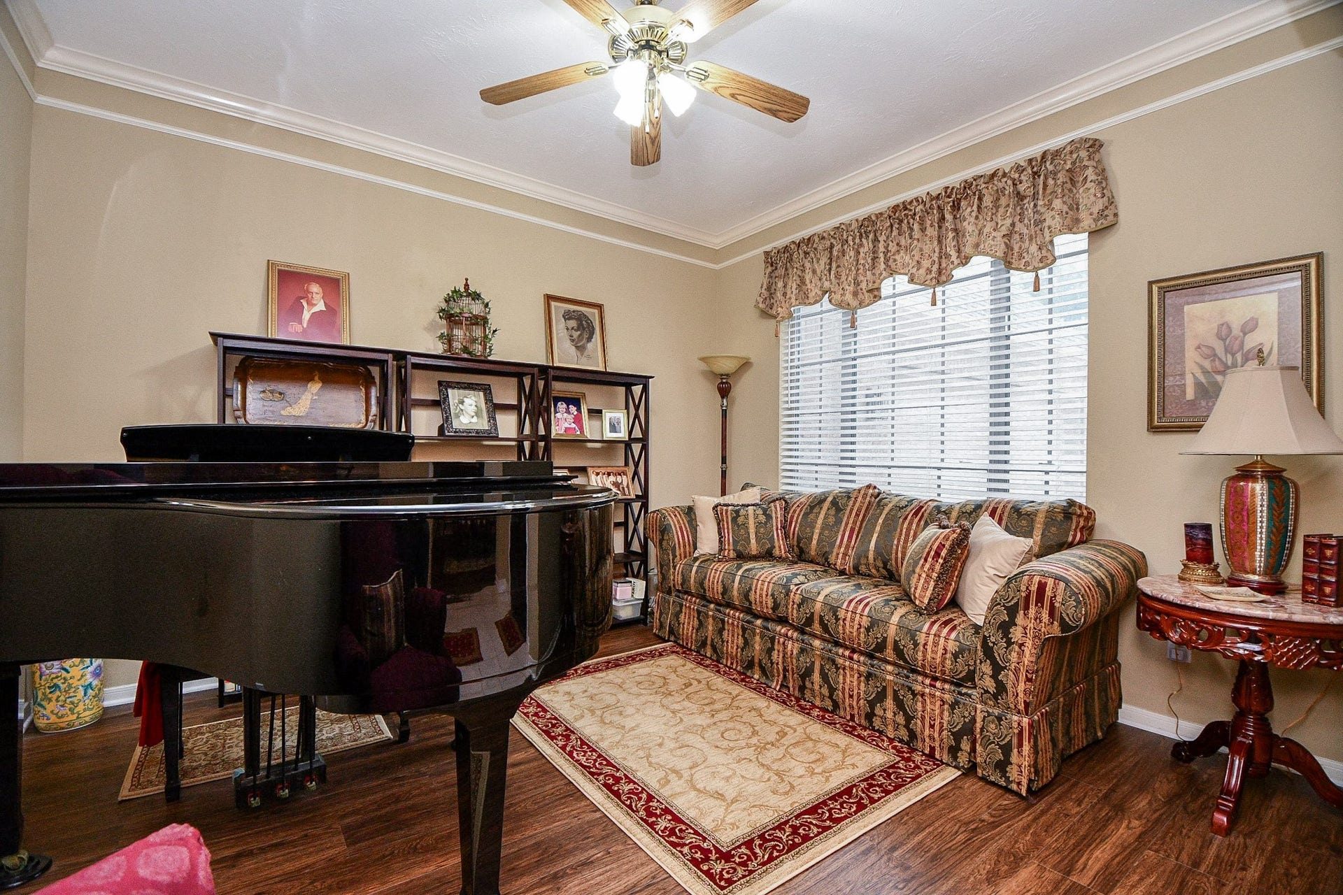 Need a quiet escape from the activity of everyday life? Imagine a comfortable sitting room, music room or home library. This flexible space offers the freedom to create something that fits your lifestyle, complemented by beautiful architectural details.