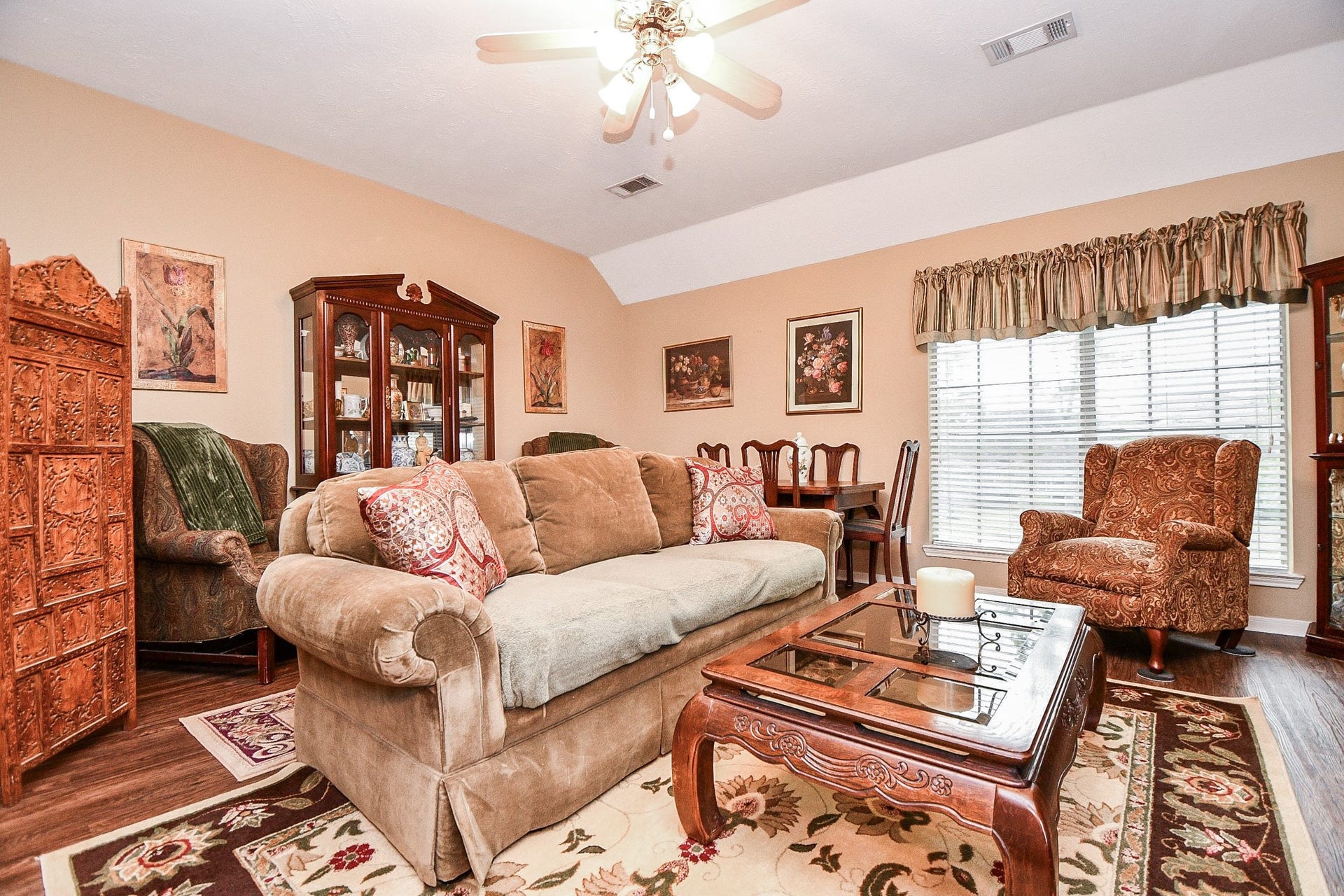 There's room for everyone to enjoy their favorite activities! Whether it's a comfortable TV lounge, a place for games, or a quiet spot to catch up with friends, this spacious upstairs retreat offers plenty of possibilities.