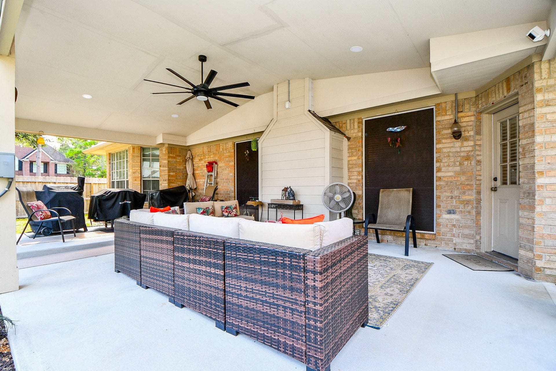 Why limit entertaining to the indoors? With plenty of covered space for outdoor dining, conversation, and gathering, this backyard retreat is ready for everything from casual weeknight dinners to weekend celebrations.