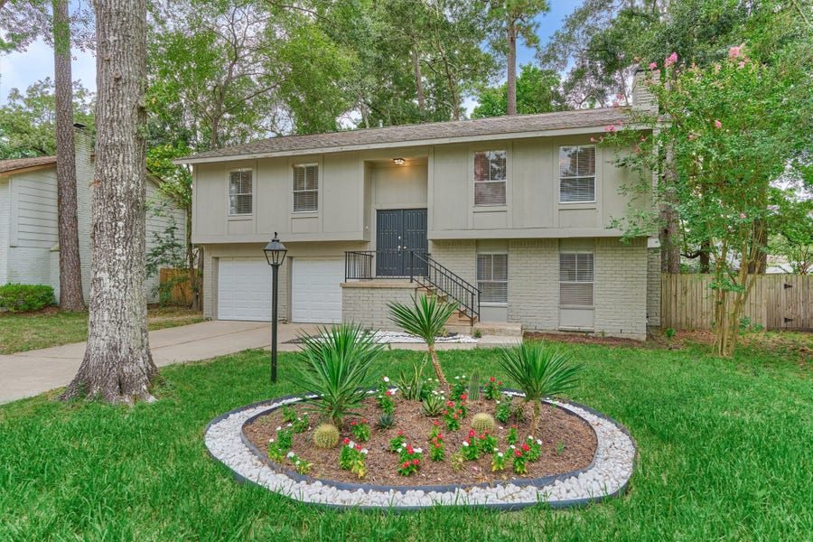Property photo for 2051 Oak Shores Drive, Kingwood, TX