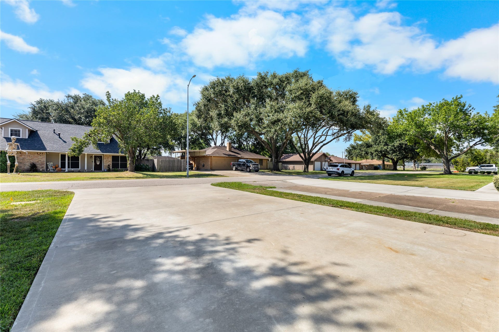2117 Whatley Drive, Deer Park, TX 77536 2117 Whatley Drive, Deer Park, TX 77536