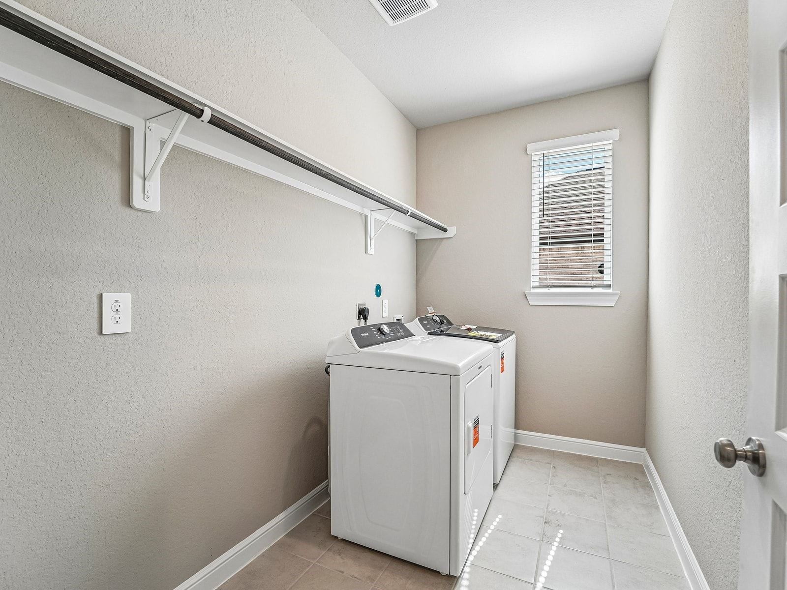 5232 Autumn Hills Trail, Pearland, TX 77584 5232 Autumn Hills Trail, Pearland, TX 77584