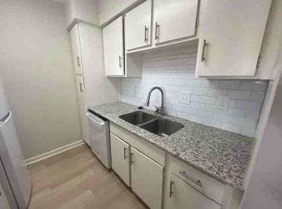 8427 Hearth Drive, #34, Houston, TX 77054 Kitchen with granite counters and recent appliances