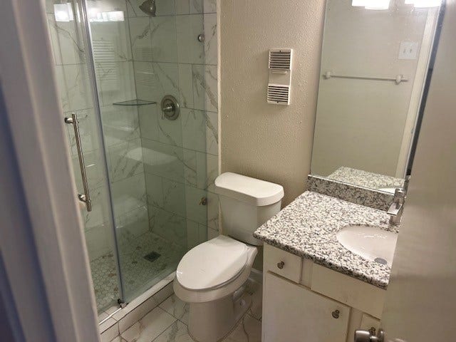8427 Hearth Drive, #34, Houston, TX 77054 Second bathroom