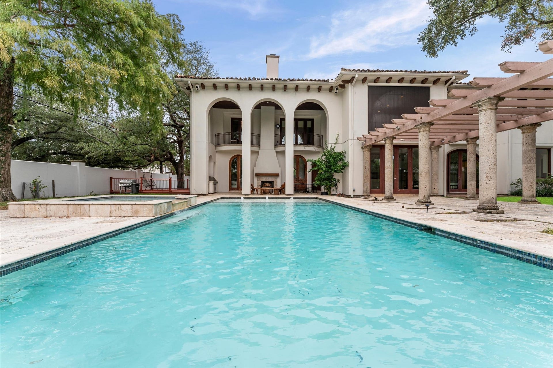5135 Longmont Drive, Houston, TX 77056 A custom-designed saltwater pool and raised spa anchor the expansive outdoor oasis, complemented by water features, ambient lighting, dedicated outdoor dining areas, an outdoor bathroom, fireplace, and mosquito control system.