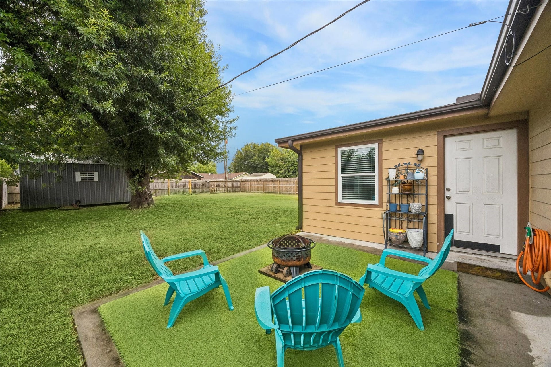 1426 15th Avenue N, Texas City, TX 77590 The 16x10 Shed stays!