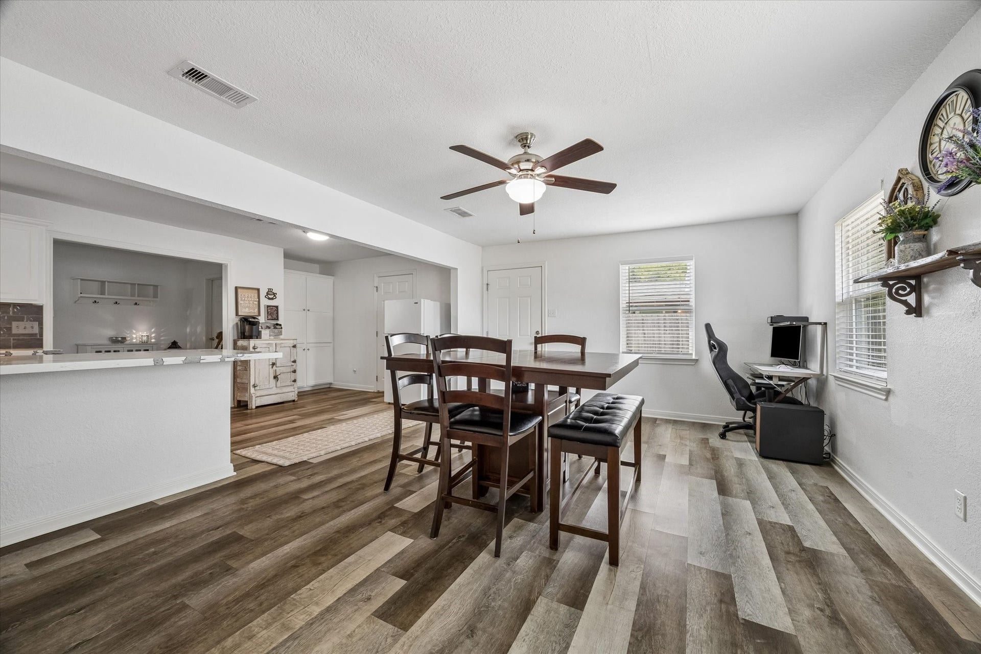 1426 15th Avenue N, Texas City, TX 77590 Dining Room