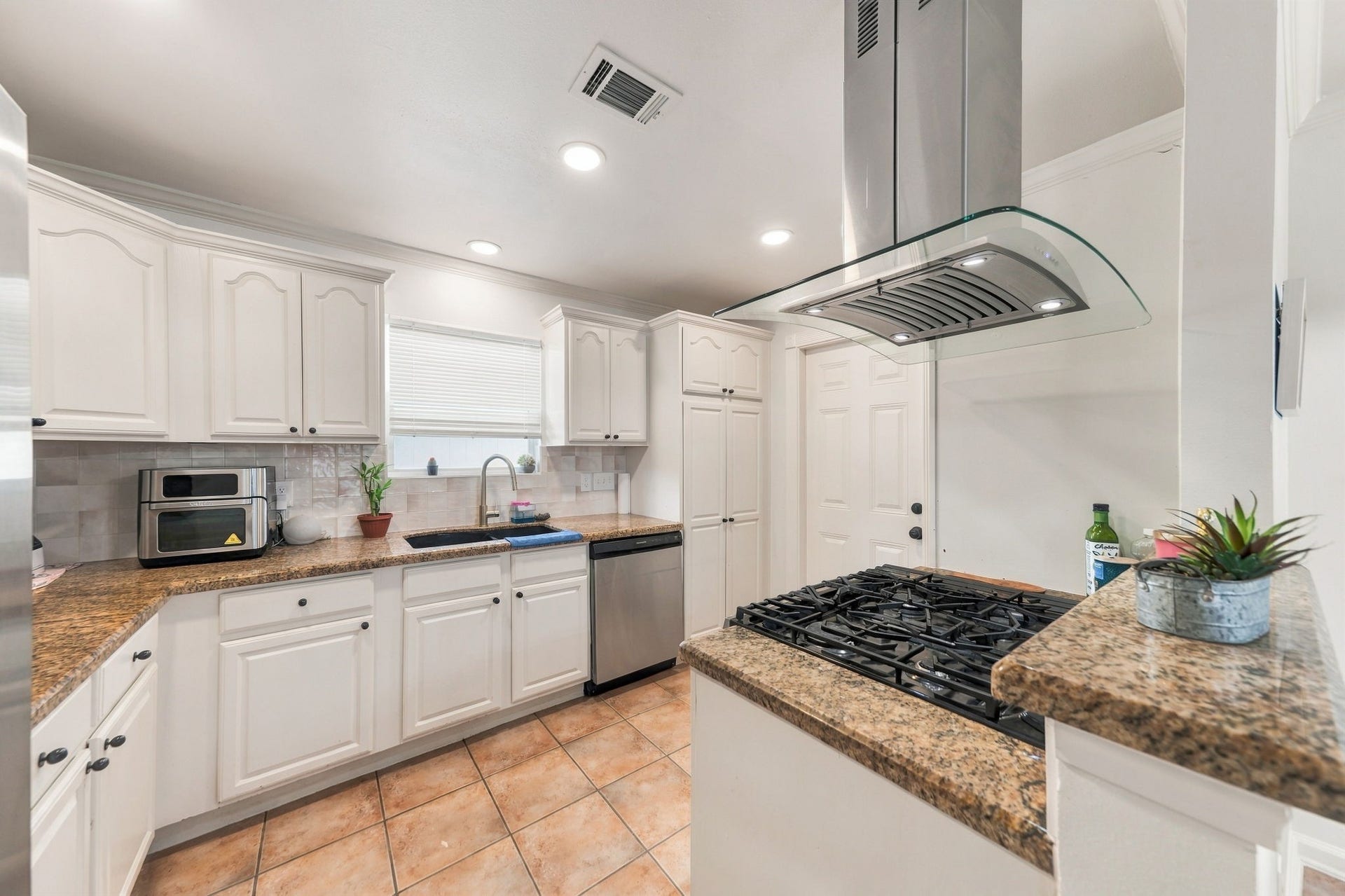 3343 Monza Drive, Houston, TX 77014 3343 Monza Drive, Houston, TX 77014