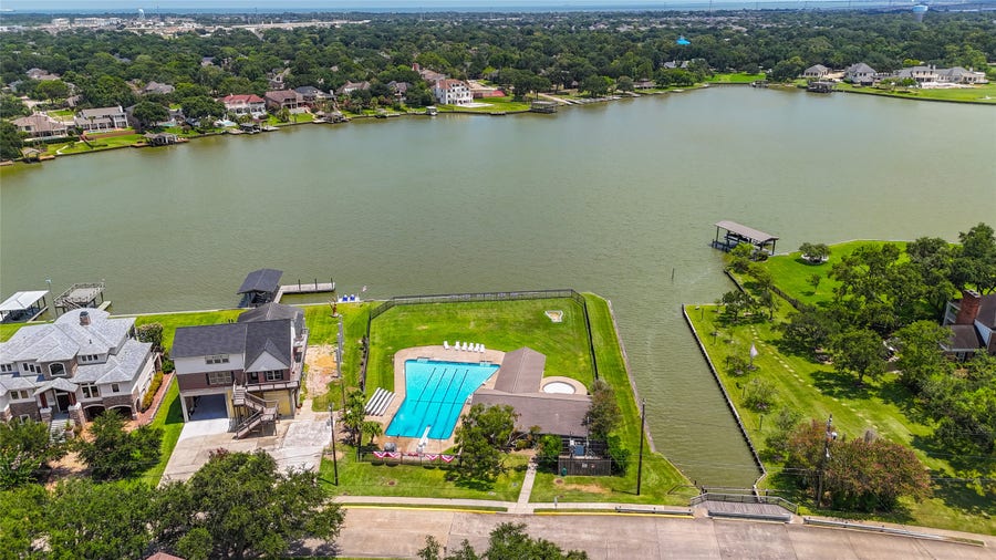 Property photo for 1103 Pecan Circle, Seabrook, TX