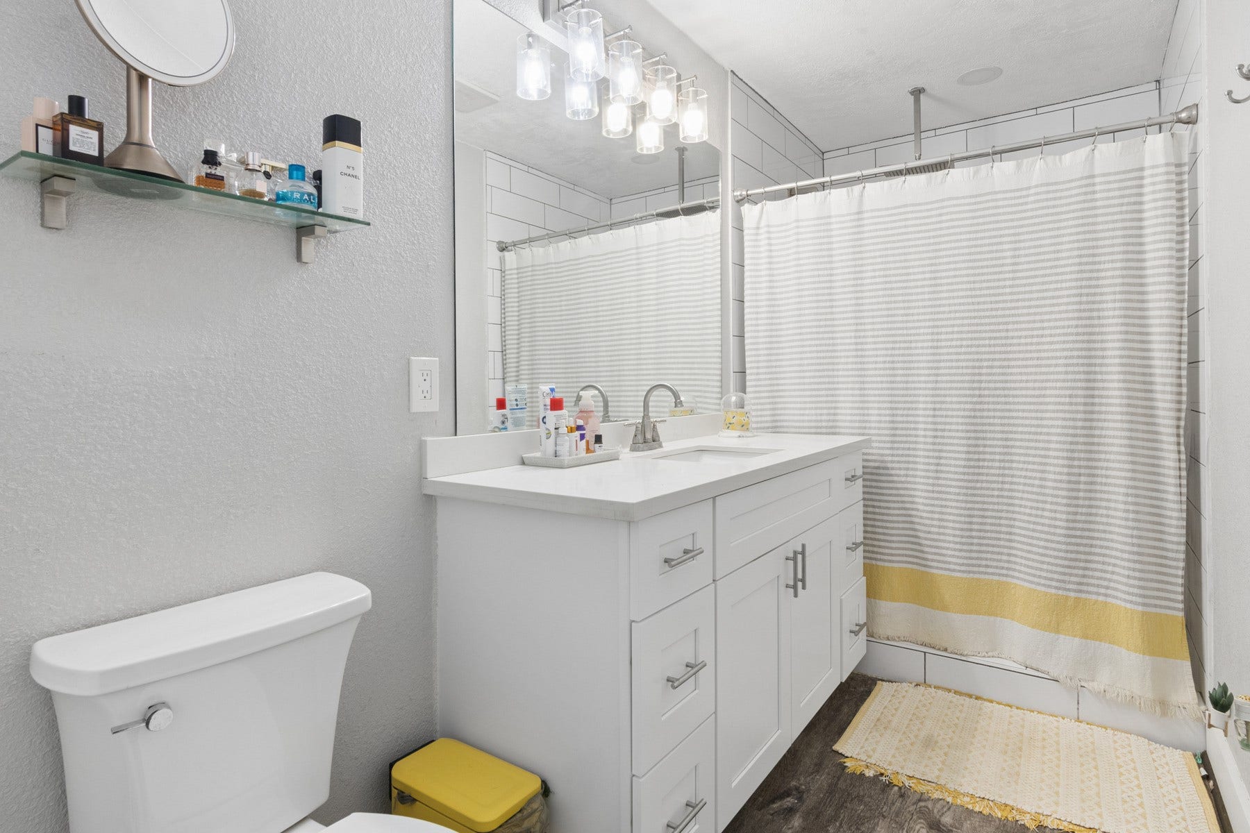 2865 County Road 936a, Alvin, TX 77511 Primary Bath