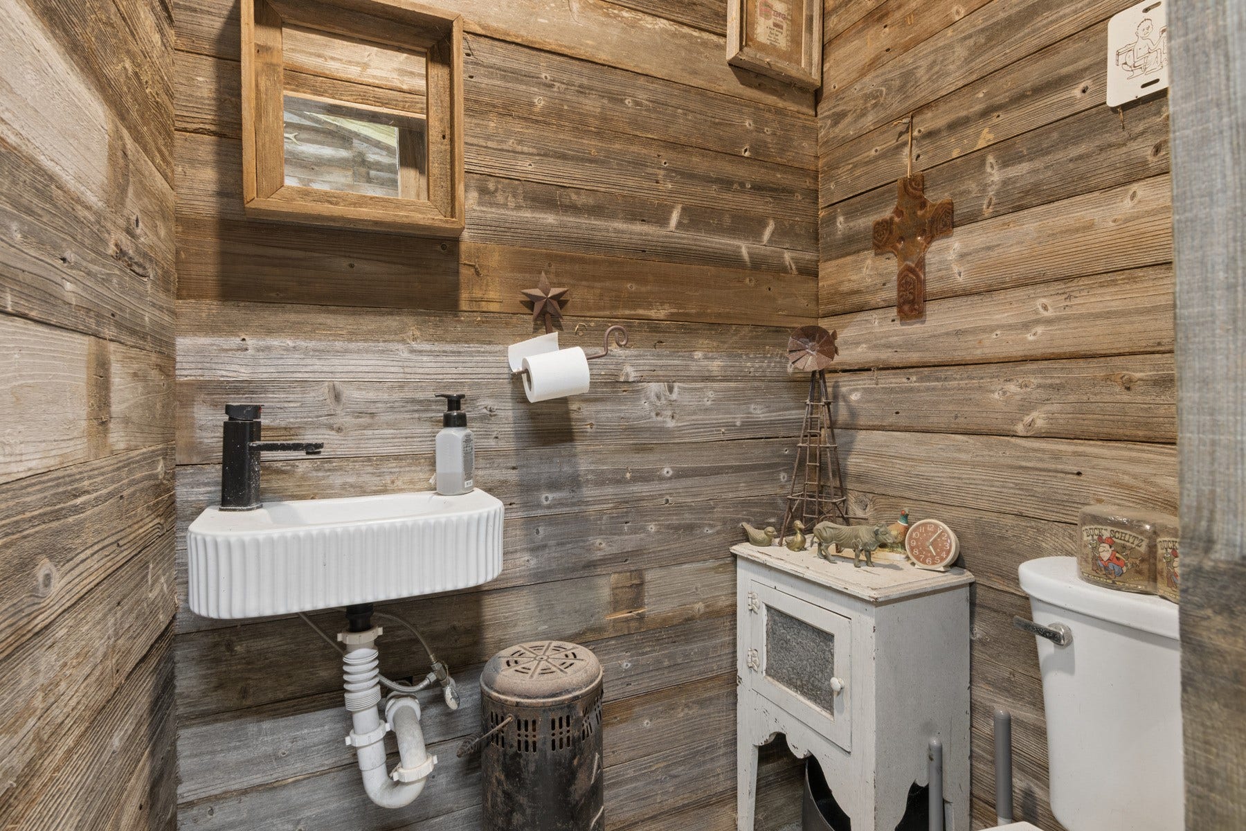 2865 County Road 936a, Alvin, TX 77511 Shop Bathroom