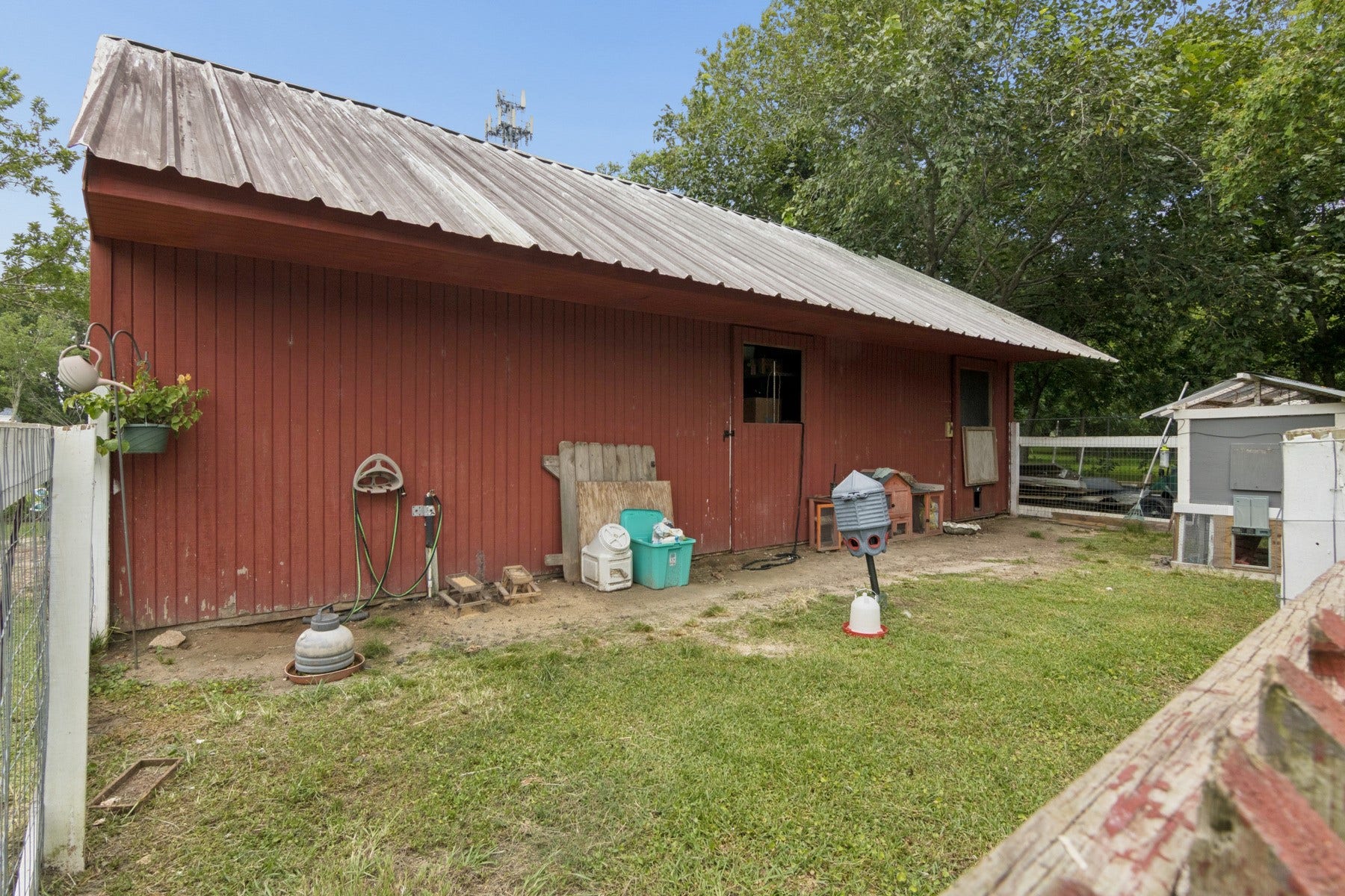 2865 County Road 936a, Alvin, TX 77511 Barn/Chicken Coop