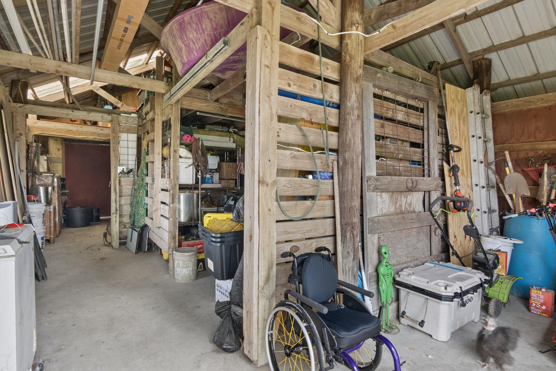 2865 County Road 936a, Alvin, TX 77511 Inside of Barn