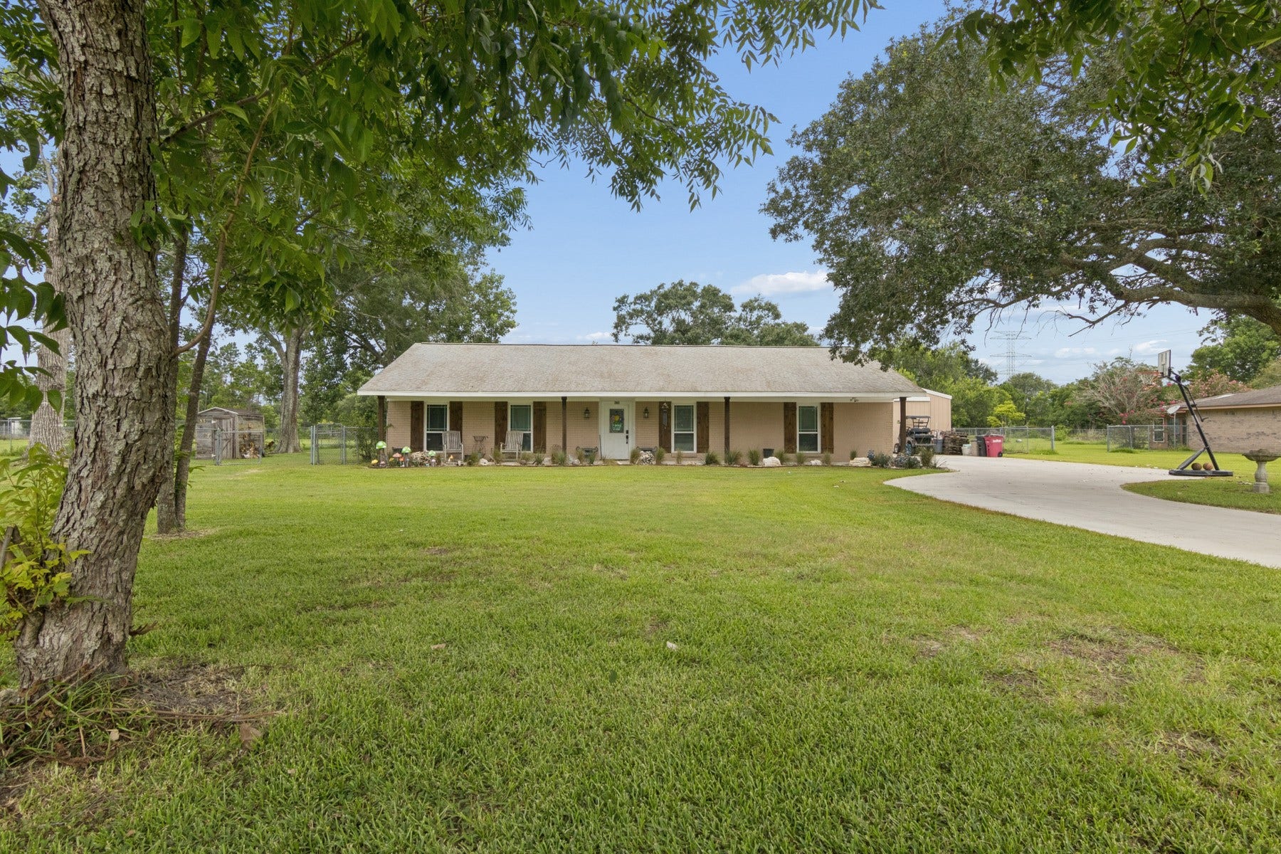 2865 County Road 936a, Alvin, TX 77511 2865 County Road 936a, Alvin, TX 77511