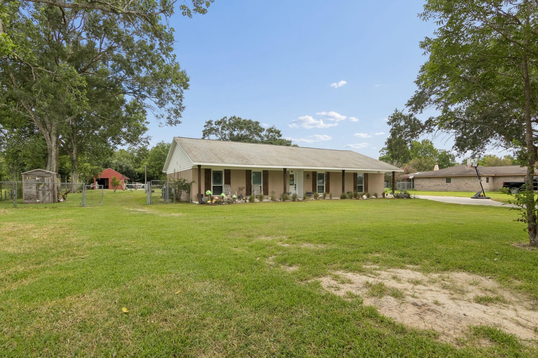 2865 County Road 936a, Alvin, TX 77511 2865 County Road 936a, Alvin, TX 77511