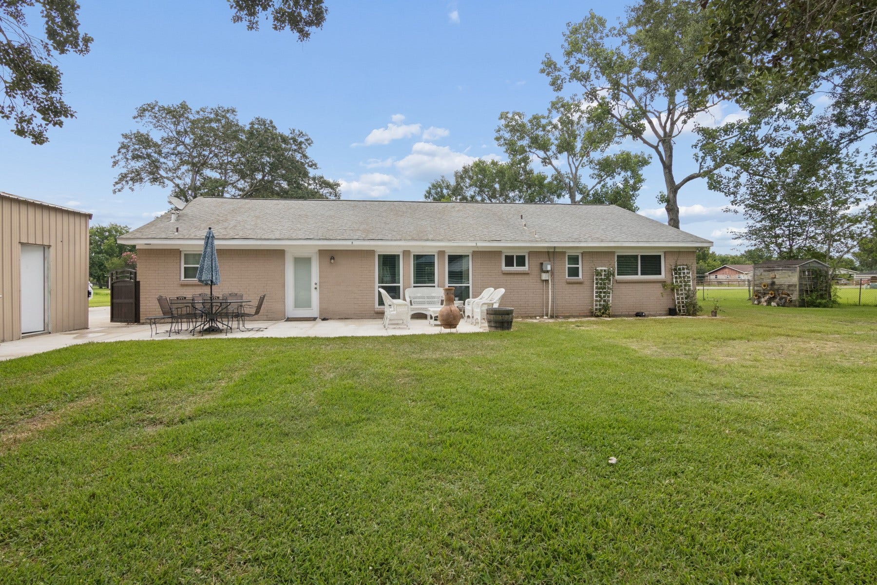 2865 County Road 936a, Alvin, TX 77511 2865 County Road 936a, Alvin, TX 77511