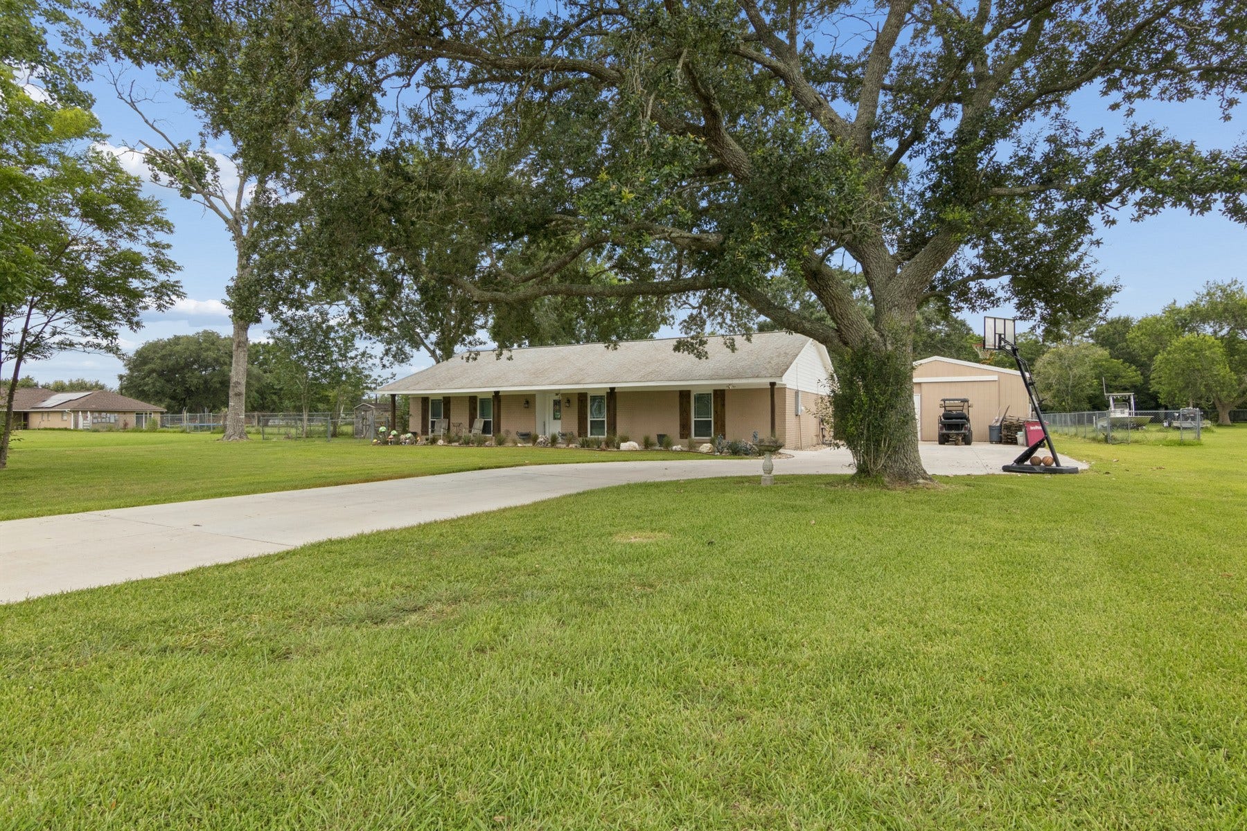 2865 County Road 936a, Alvin, TX 77511 2865 County Road 936a, Alvin, TX 77511