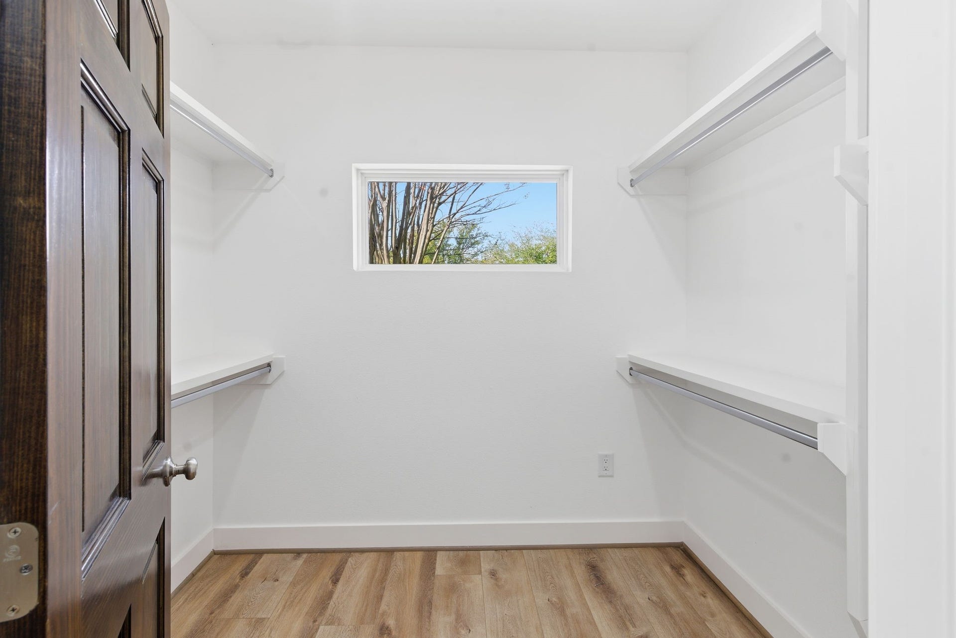 430 N Hutcheson Street, Houston, TX 77003 GIANT secondary bedroom walk in closet