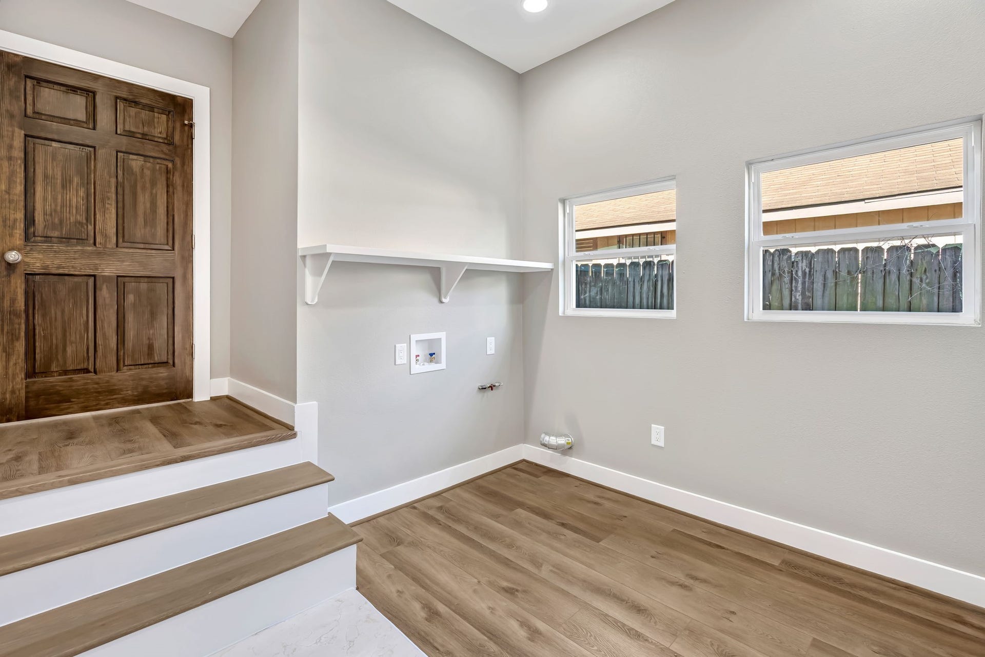 430 N Hutcheson Street, Houston, TX 77003 laundry room/mud room