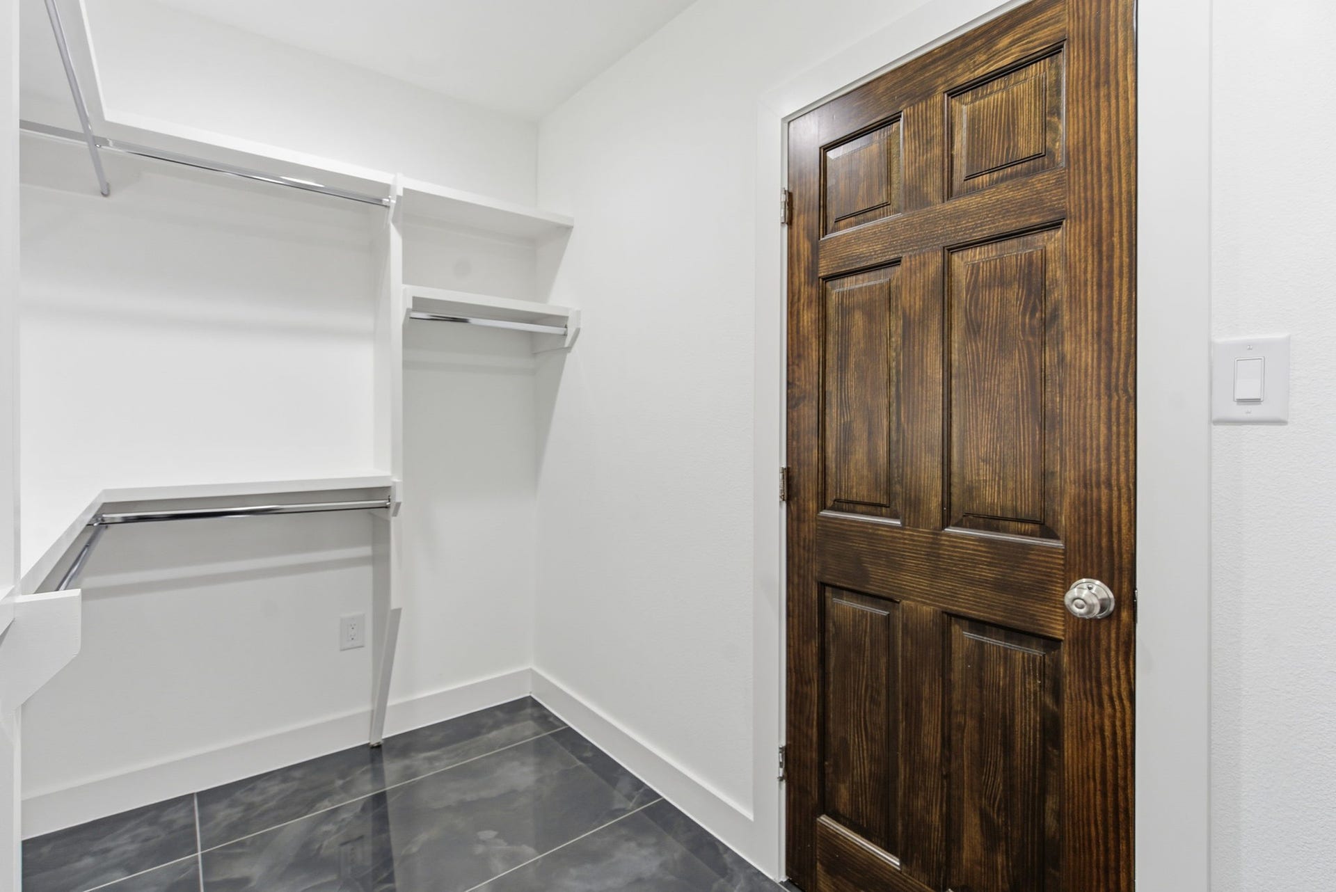 430 N Hutcheson Street, Houston, TX 77003 primary closet