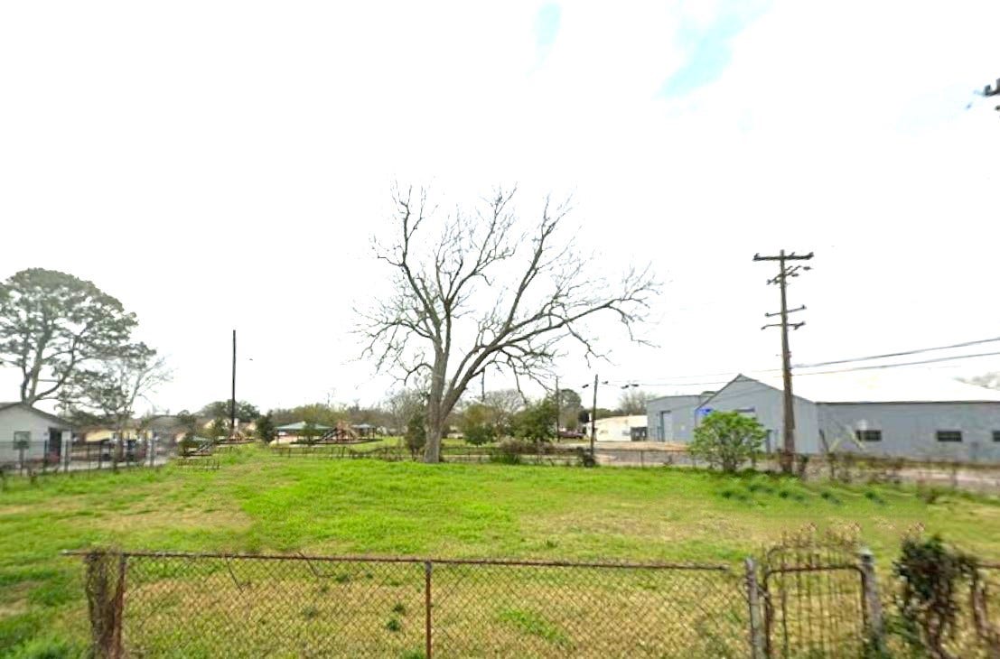 1403 Edna Street, Baytown, TX 77520 1403 Edna Street, Baytown, TX 77520