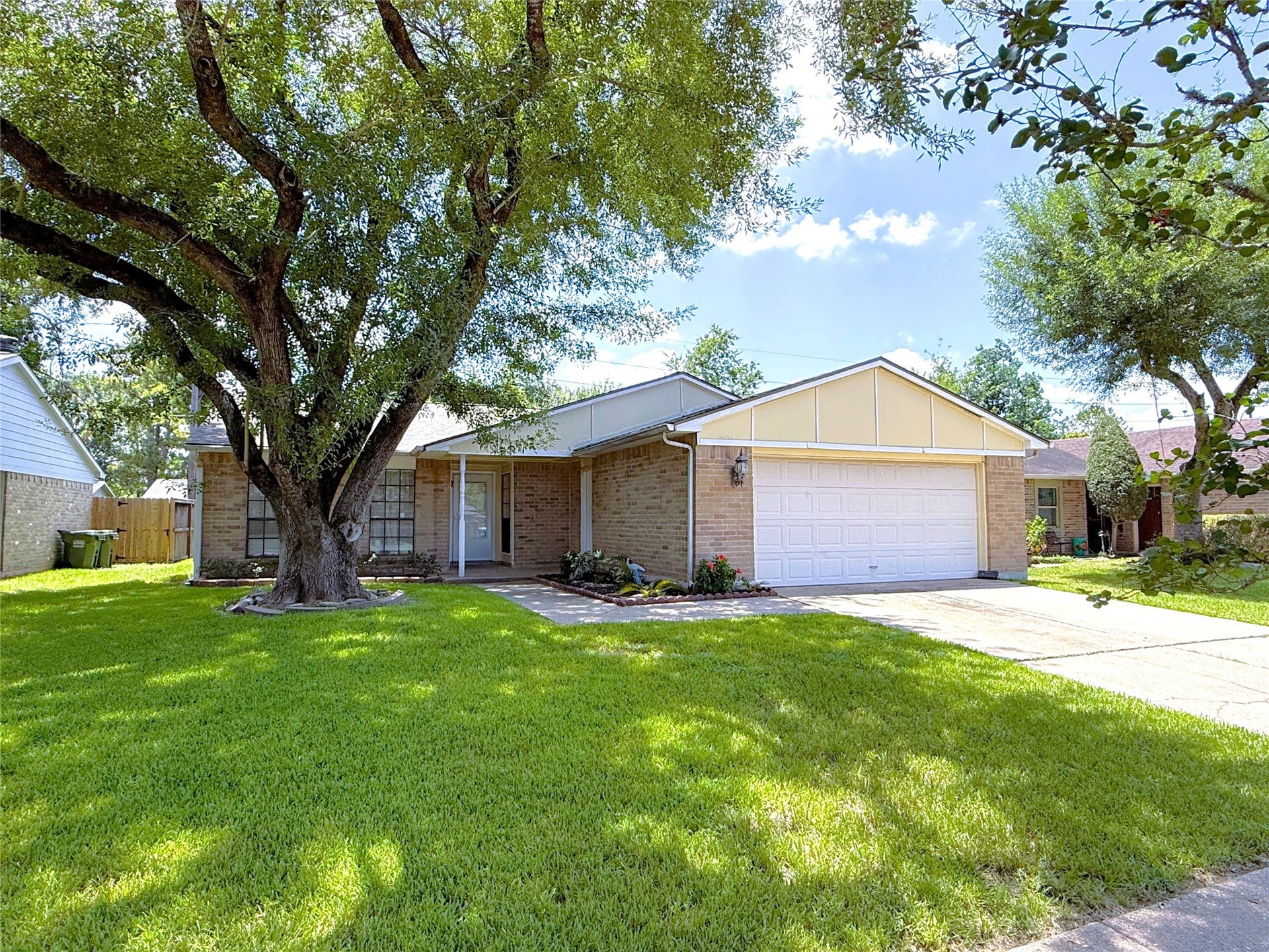7526 Goldfinch Drive, Humble, TX 77396 Welcome to 7526 Goldfinch Dr. in Humble