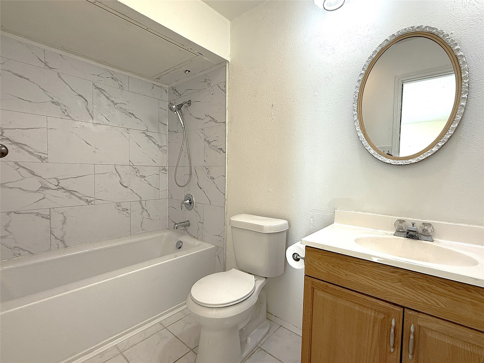 7526 Goldfinch Drive, Humble, TX 77396 Primary bath