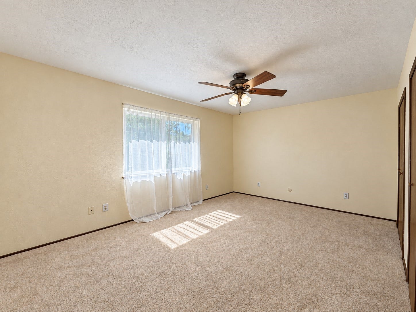 7526 Goldfinch Drive, Humble, TX 77396 Primary bedroom