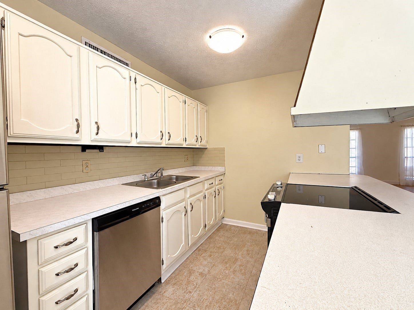 7526 Goldfinch Drive, Humble, TX 77396 Plenty of cabinet space.