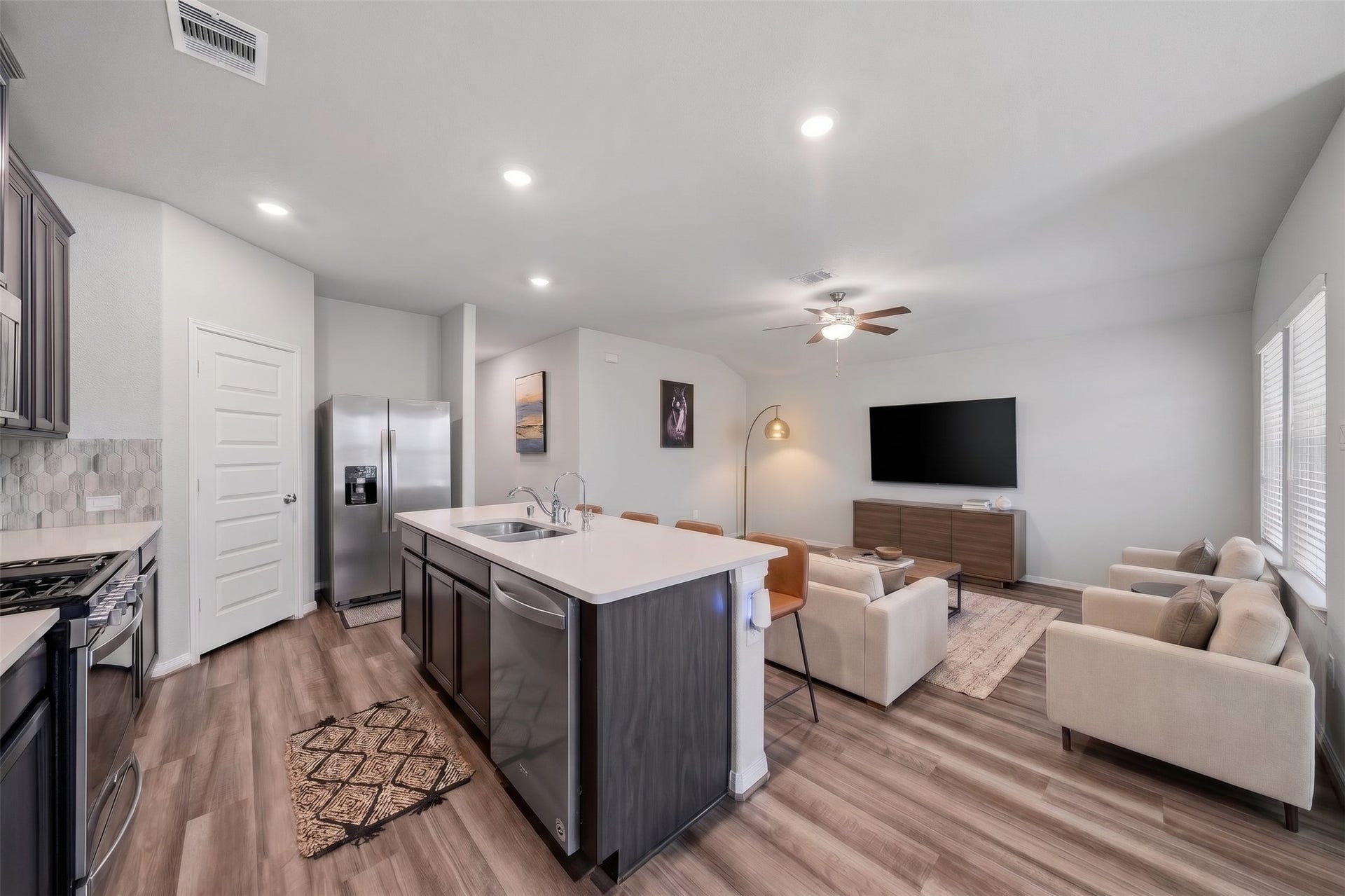 903 Pismo Lane, Rosharon, TX 77583 Virtually Staged: This spacious open-concept living area seamlessly connects the kitchen, living room, and dining space, creating an inviting layout ideal for everyday living and entertaining.