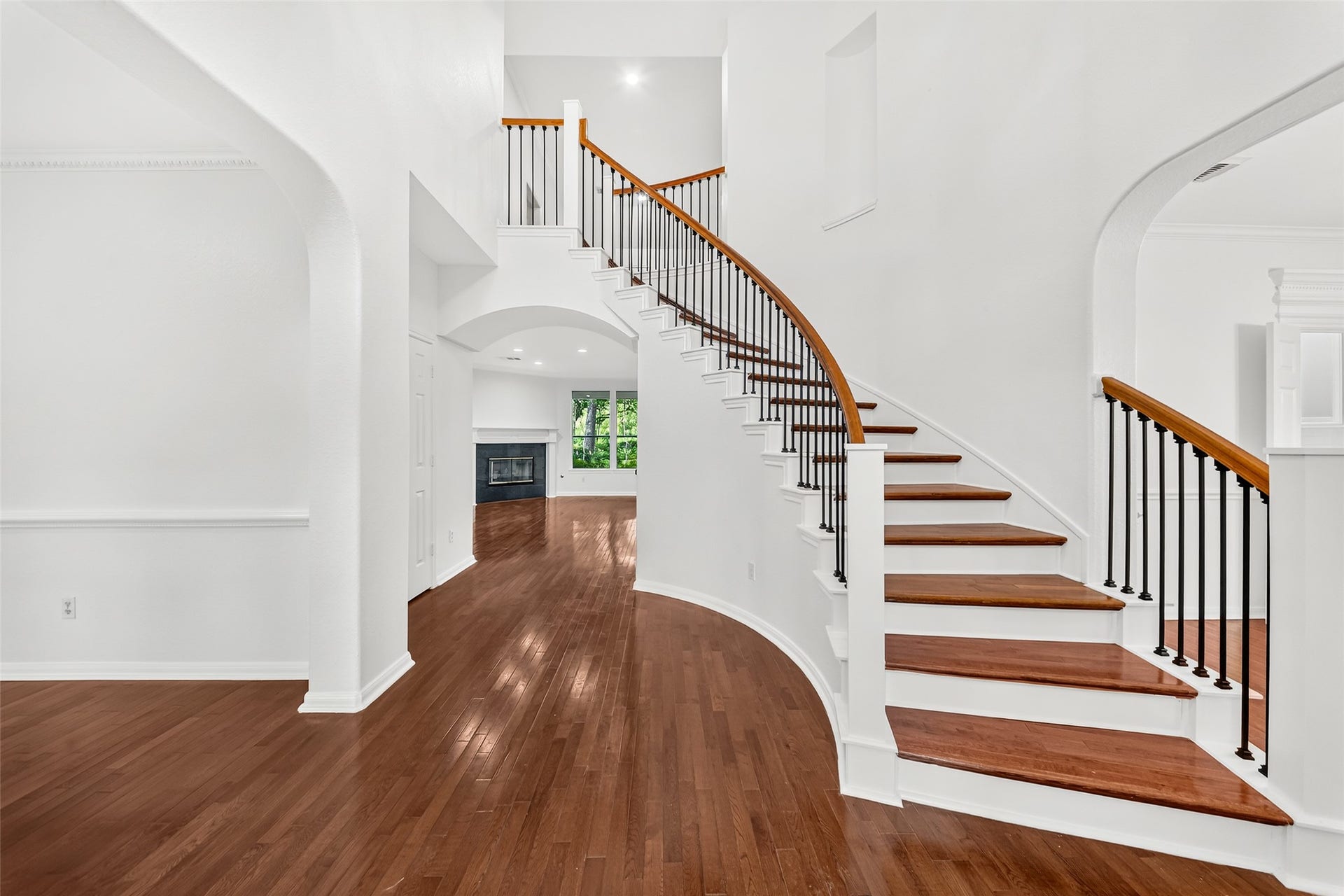 9515 Sotherloch Lake Drive, Spring, TX 77379 Freshly painted interior - light and bright! NEW wrought iron spindles dress the staircase.