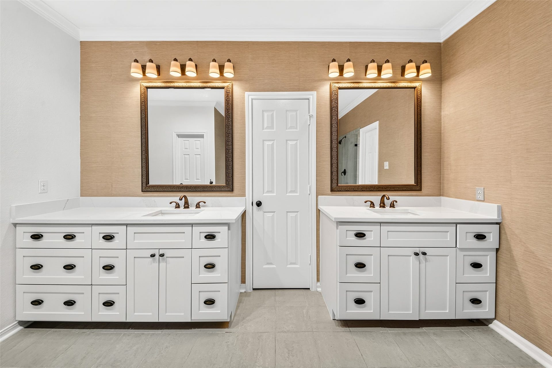 9515 Sotherloch Lake Drive, Spring, TX 77379 Fabulous walk-in closet off the primary bath.