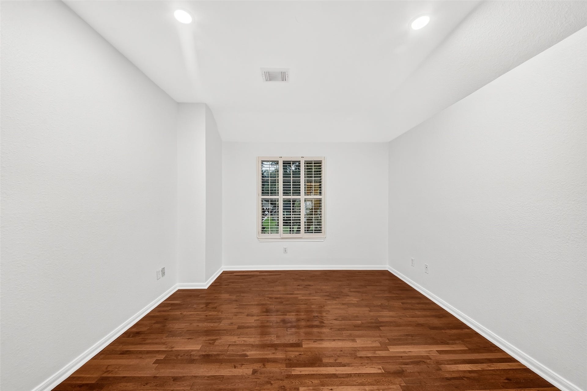 9515 Sotherloch Lake Drive, Spring, TX 77379 Spacious secondary bedrooms on the 2nd floor