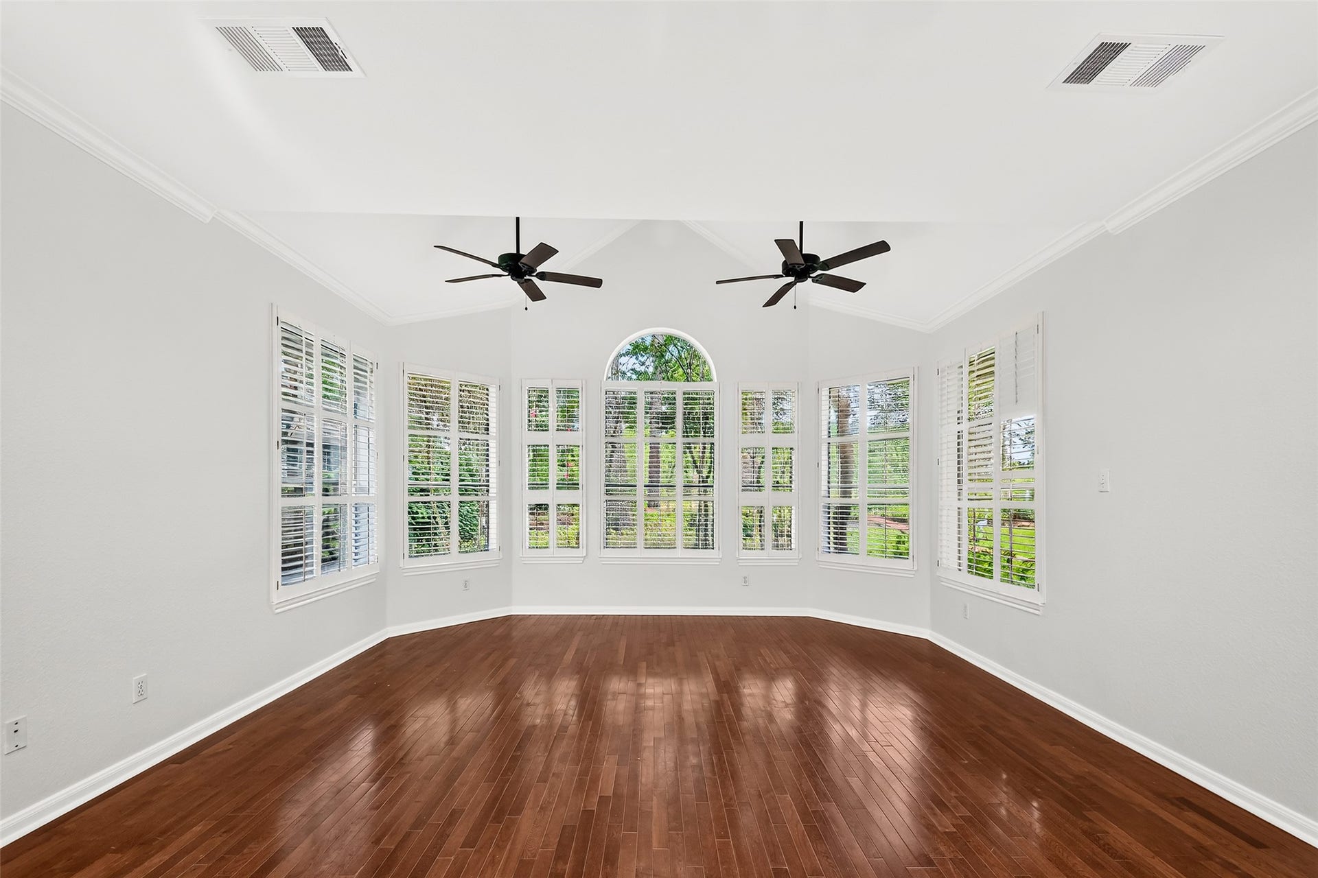 9515 Sotherloch Lake Drive, Spring, TX 77379 Luxurious 1st floor primary suite with stunning views and beautiful windows.