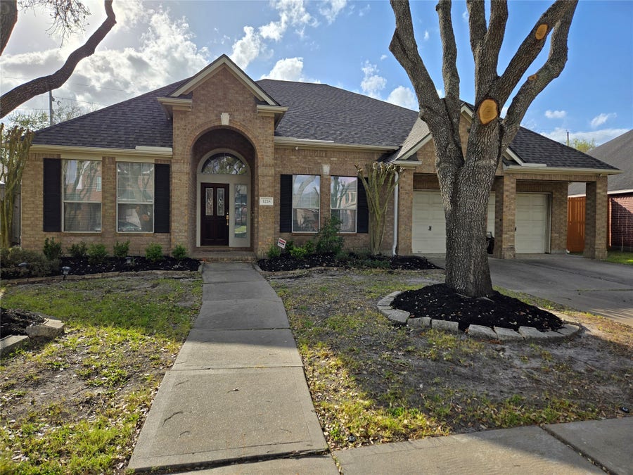 Property photo for 3218 Waters Edge Drive, Manvel, TX