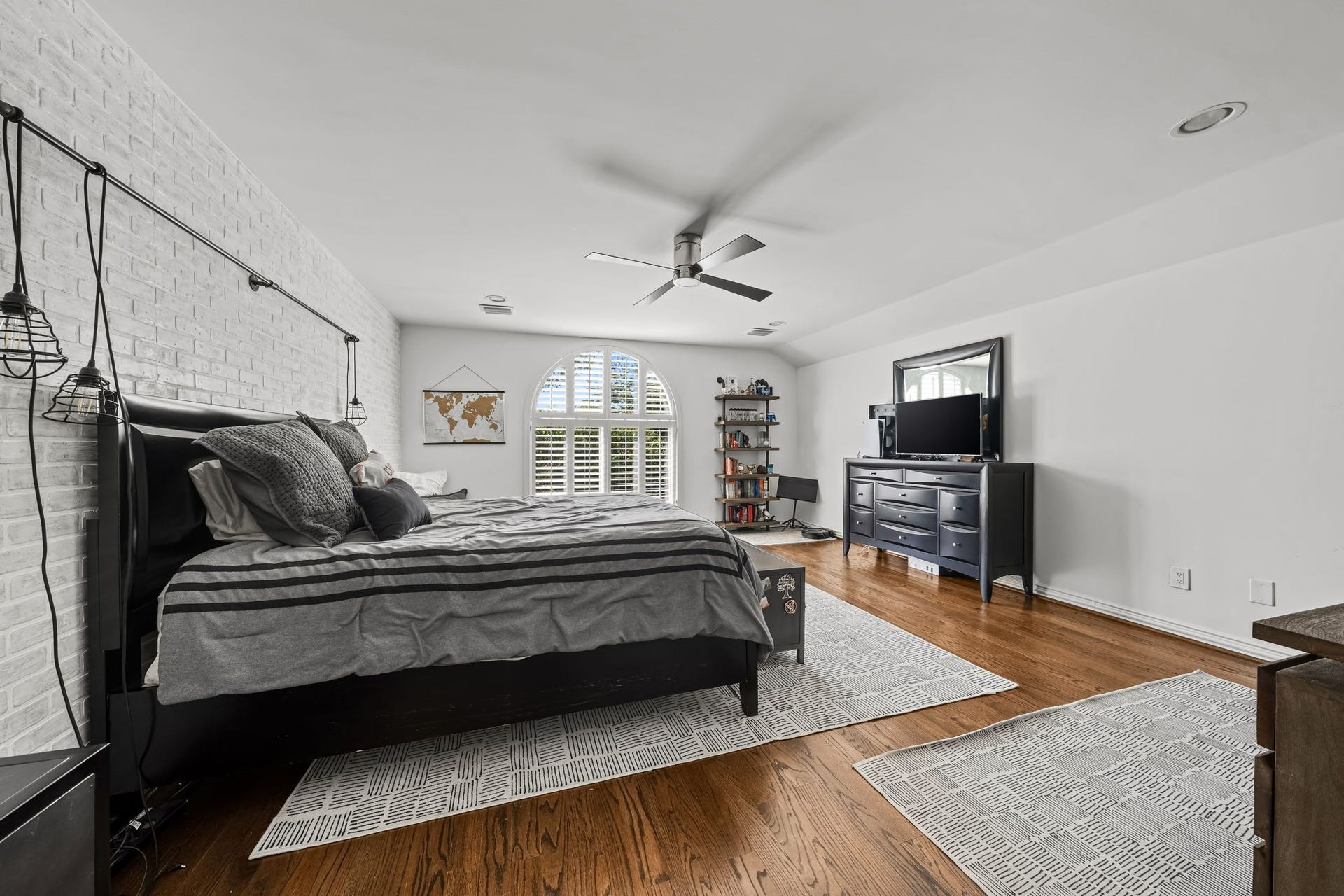 520 S 3rd Street, Bellaire, TX 77401