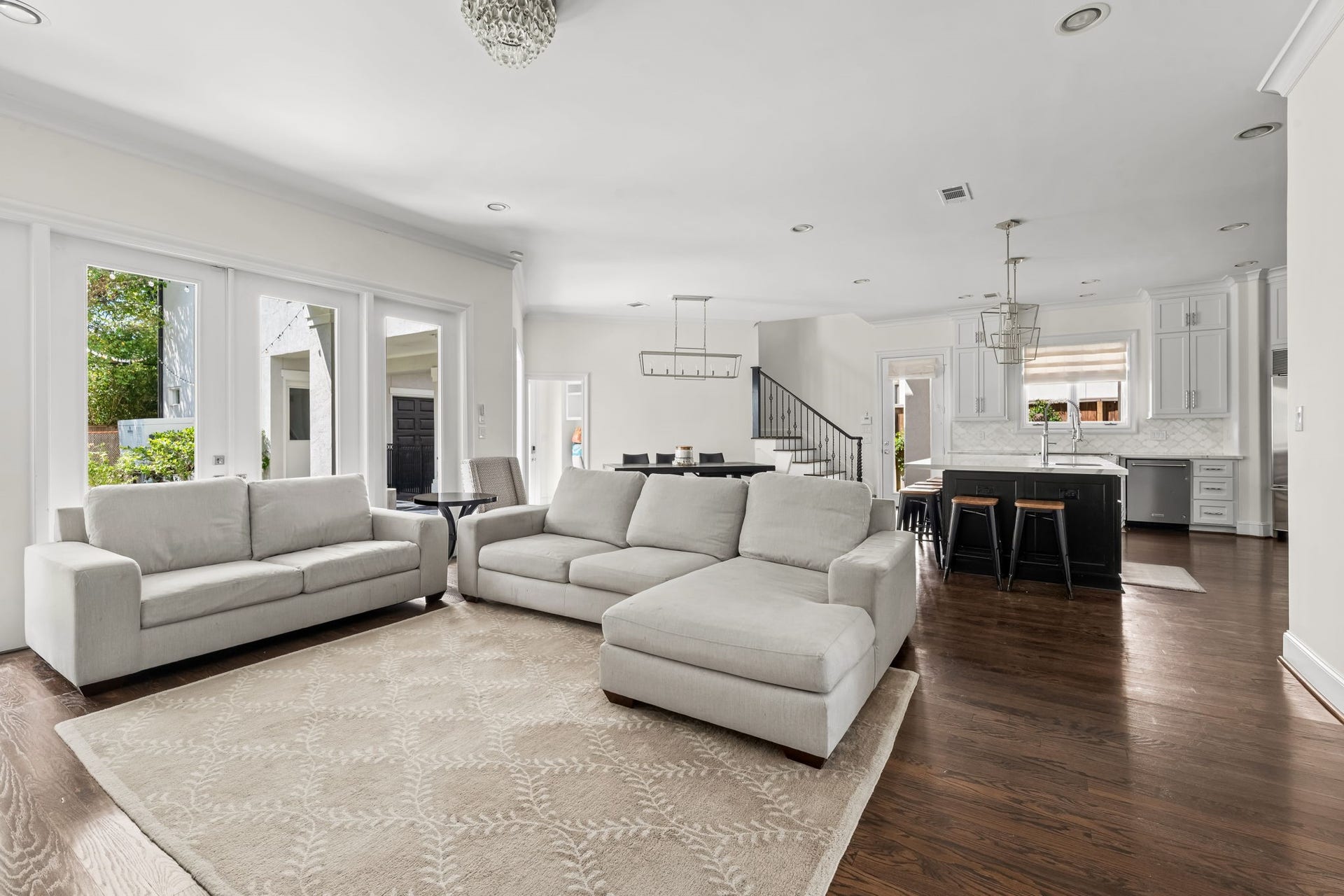 520 S 3rd Street, Bellaire, TX 77401