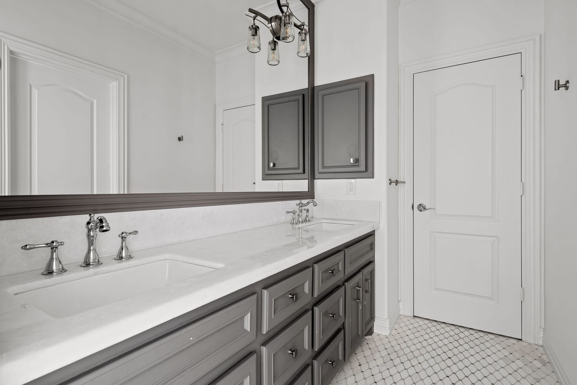 520 S 3rd Street, Bellaire, TX 77401